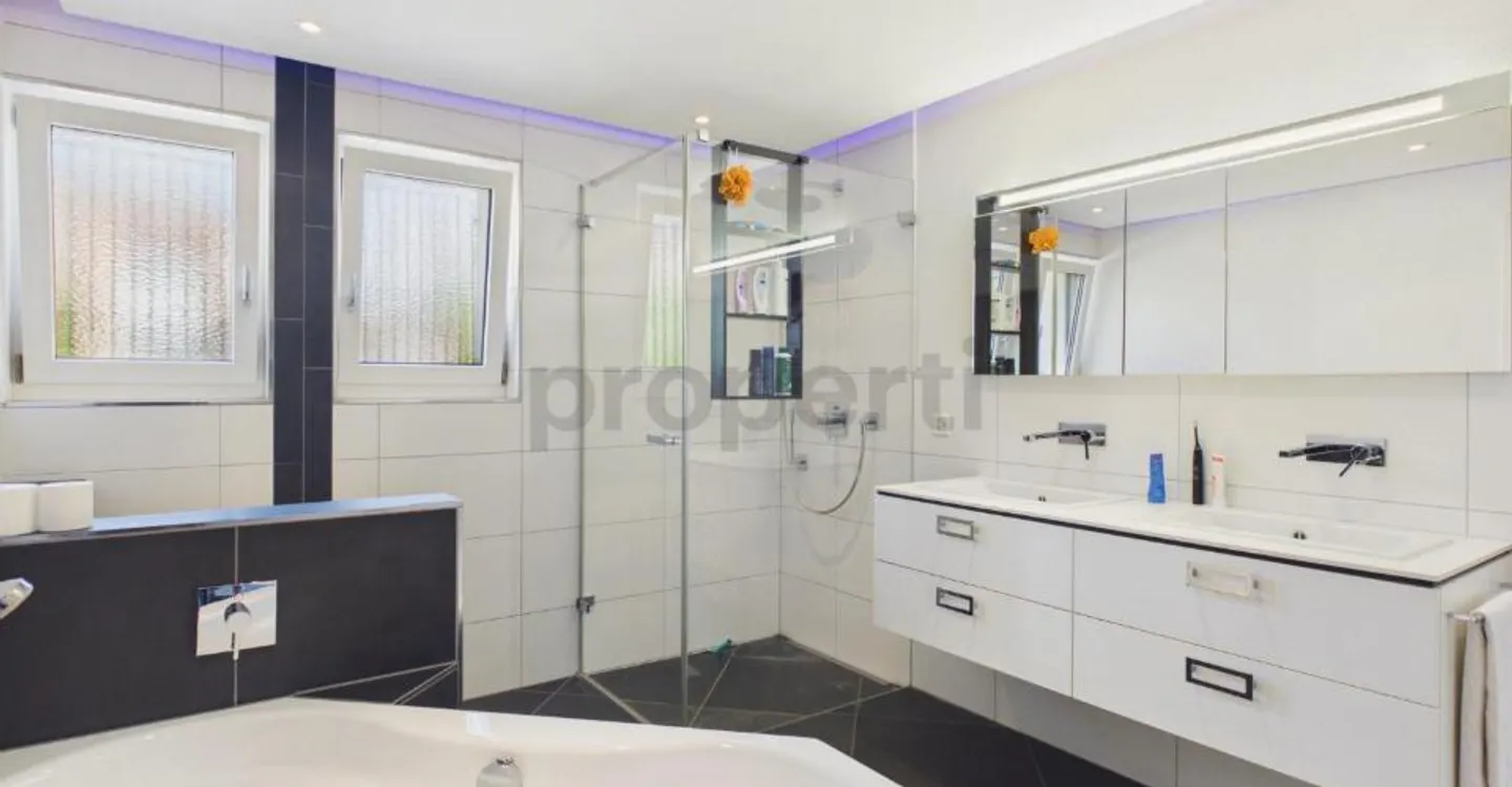 Maison familiale avec beaucoup d'espace, jardin et de nombreux extras - Photo 10 sur 13