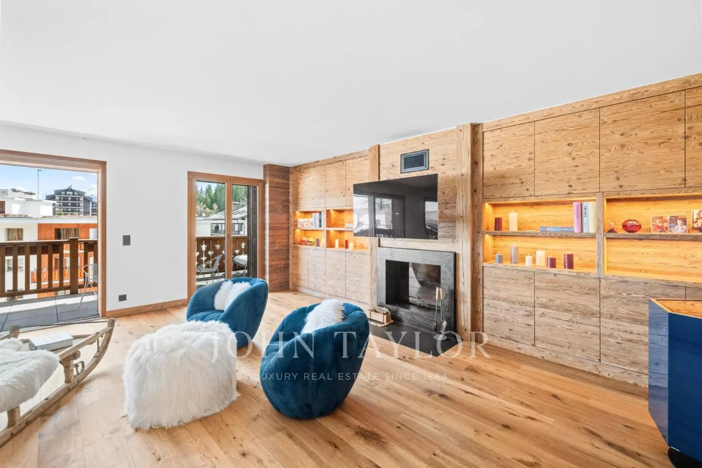 Nel cuore di Montana, spazioso appartamento recente con 4 camere da letto, grande balcone - Foto 3 di 13