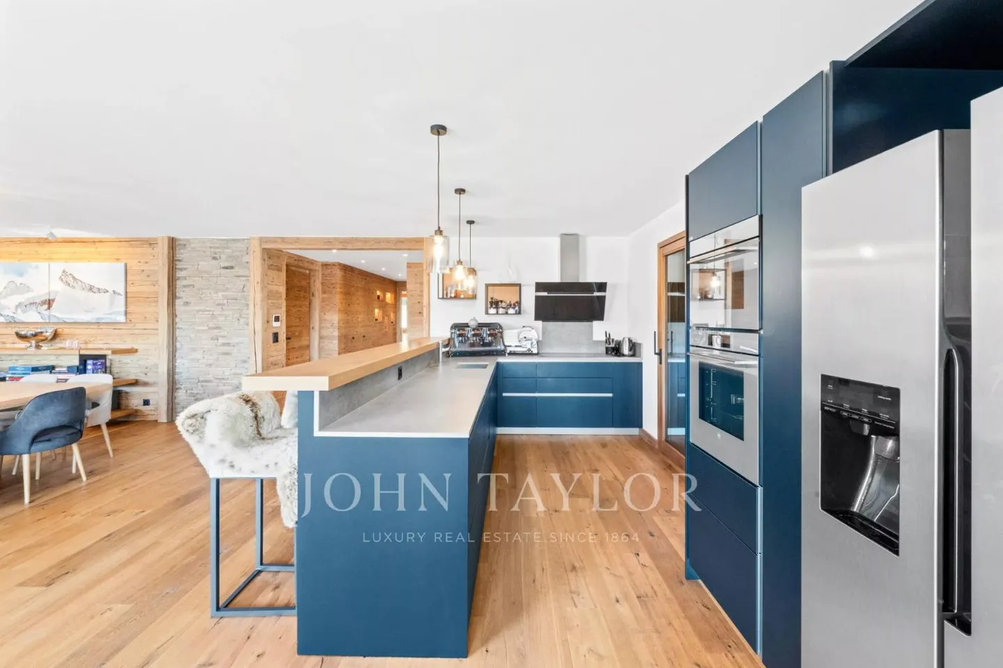 Nel cuore di Montana, spazioso appartamento recente con 4 camere da letto, grande balcone - Foto 5 di 13