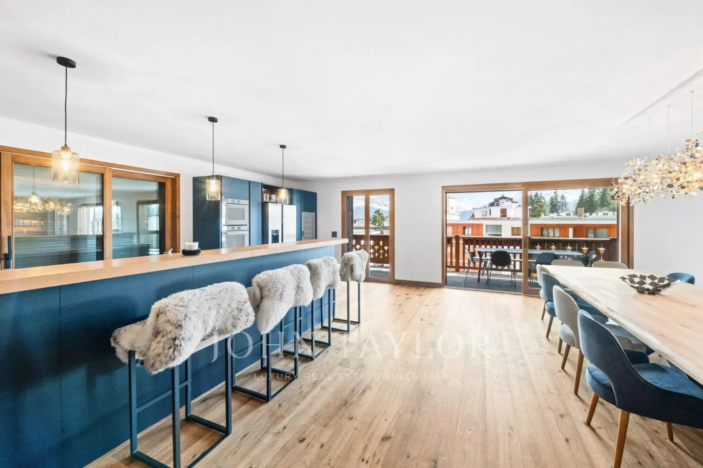 Nel cuore di Montana, spazioso appartamento recente con 4 camere da letto, grande balcone - Foto 6 di 13