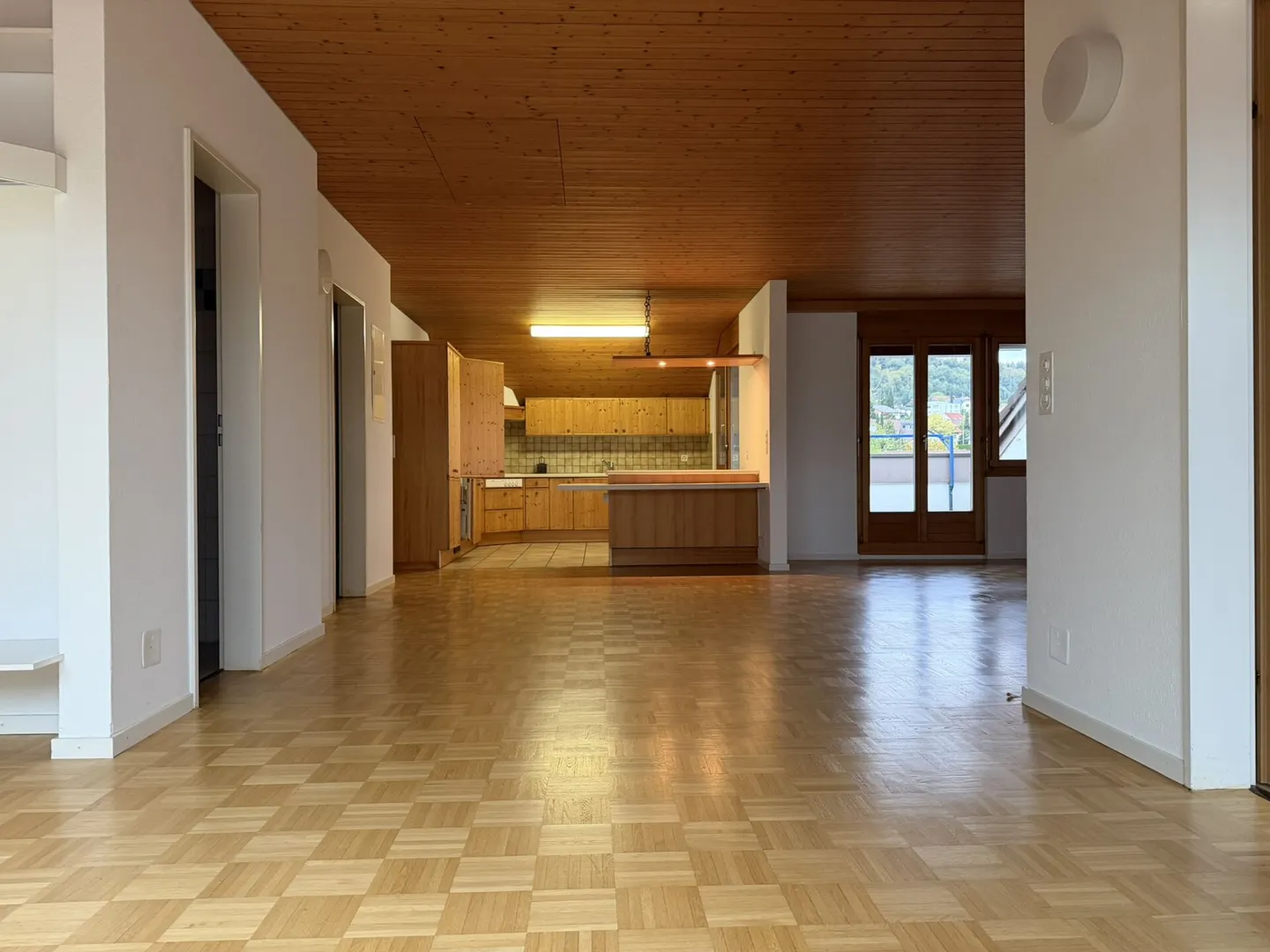 Charming 3.5-room attic apartment with fireplace in Menziken AG - Photo 4 of 13
