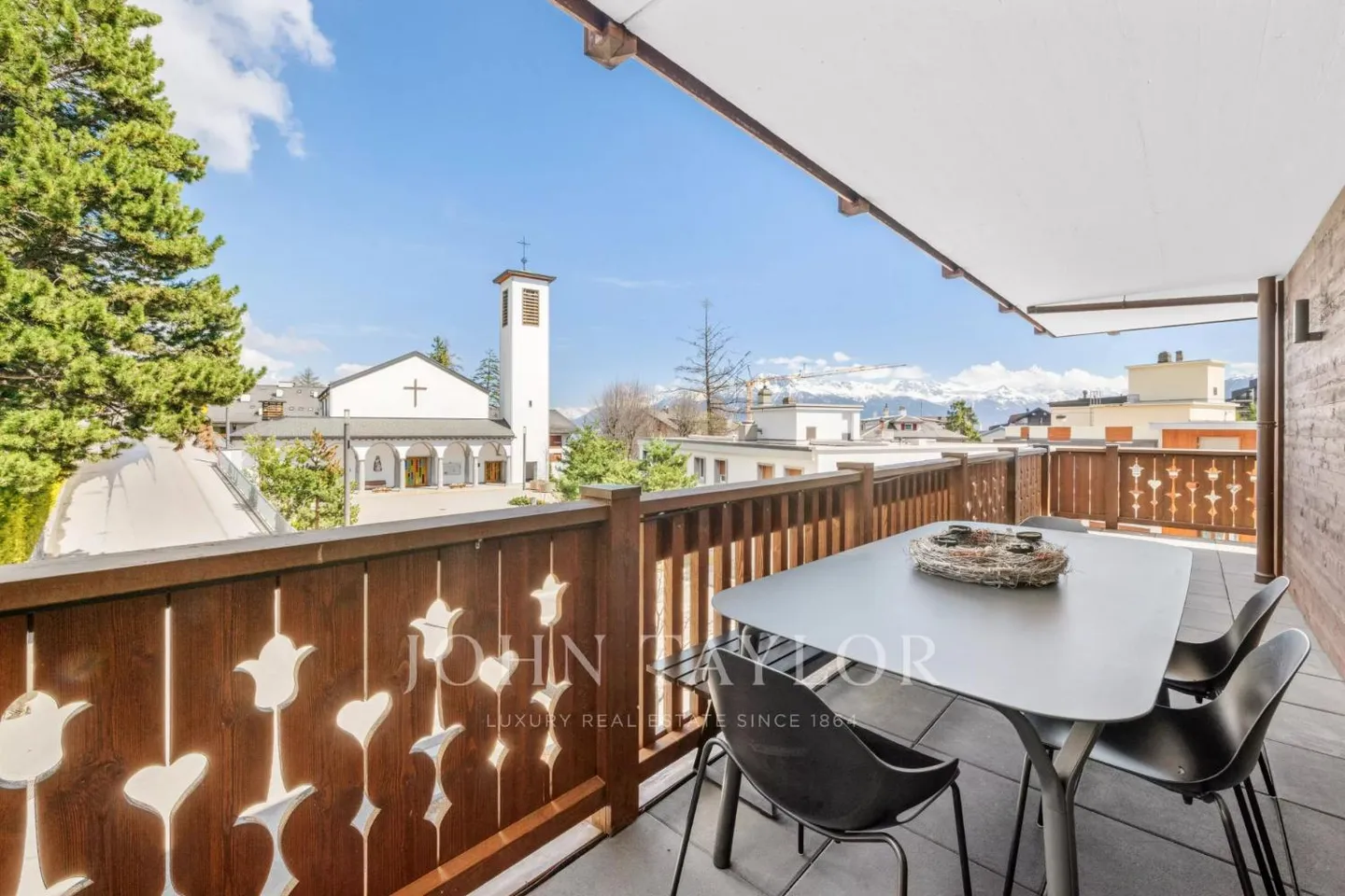 Nel cuore di Montana, spazioso appartamento recente con 4 camere da letto, grande balcone - Foto 7 di 13