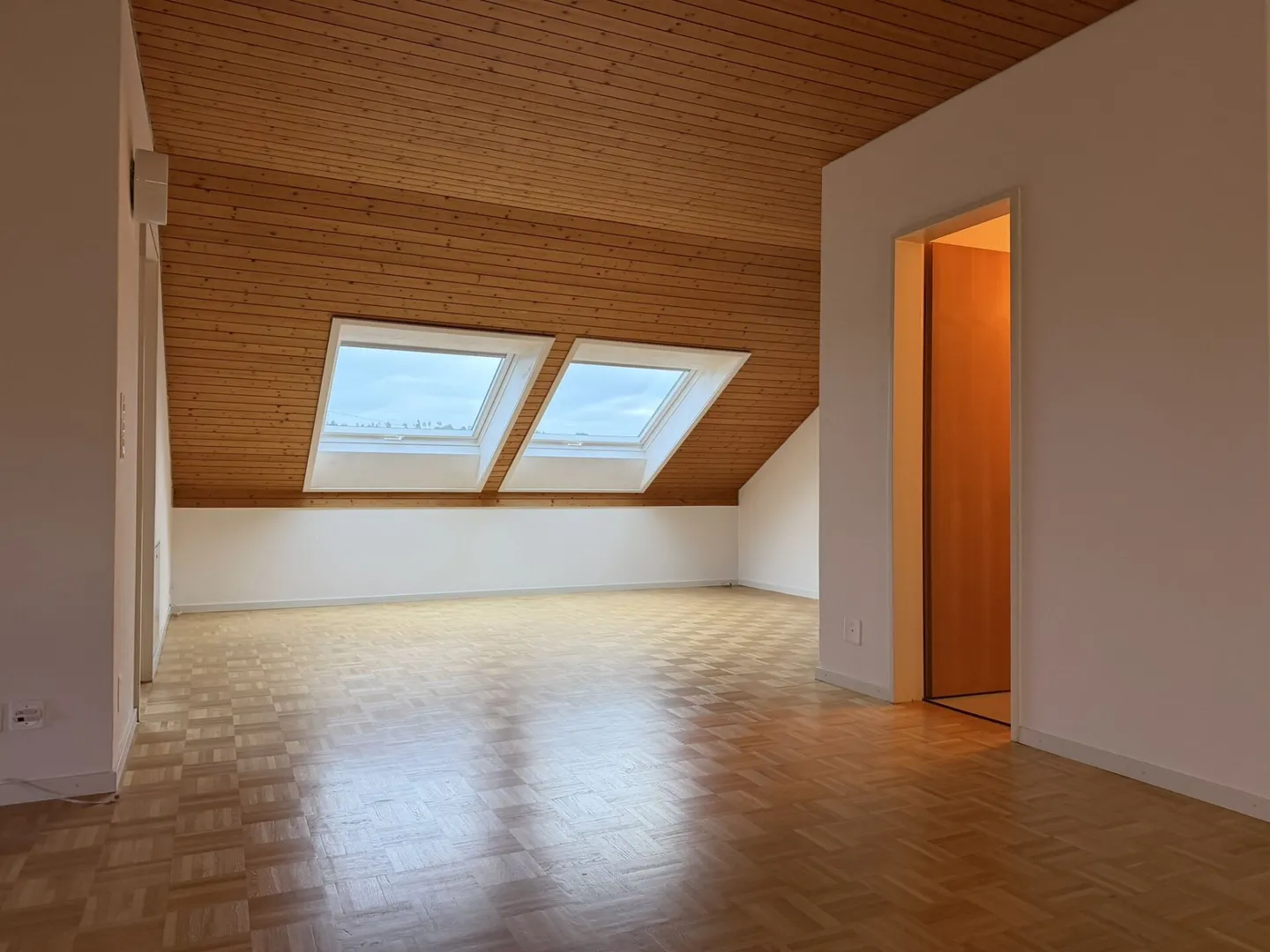Charming 3.5-room attic apartment with fireplace in Menziken AG - Photo 6 of 13