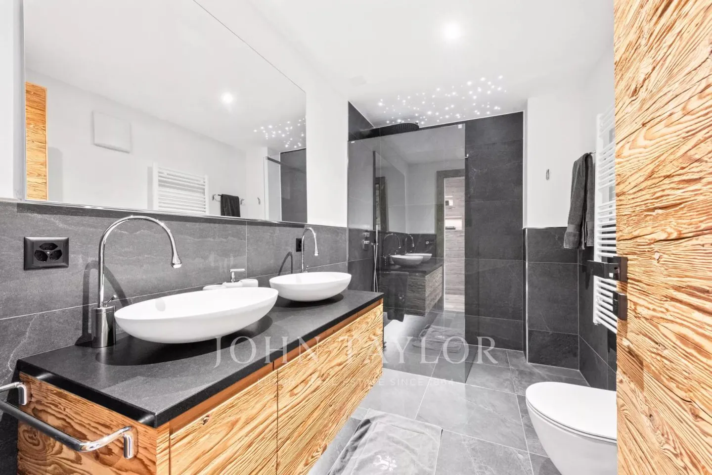 Nel cuore di Montana, spazioso appartamento recente con 4 camere da letto, grande balcone - Foto 11 di 13