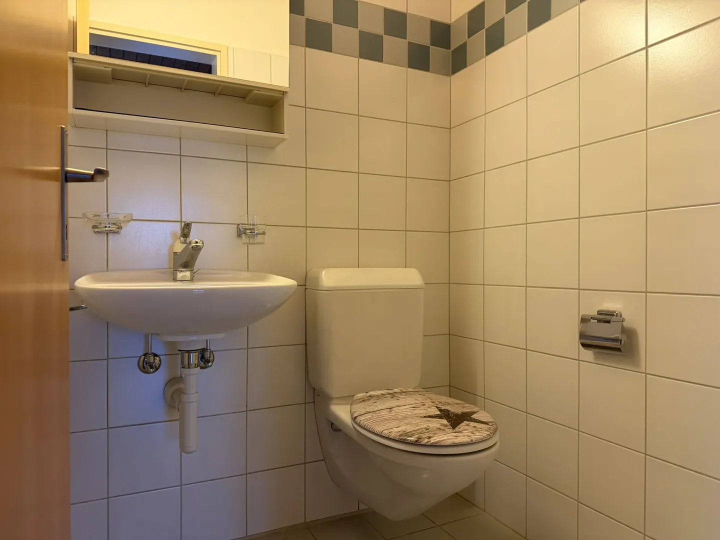 Charming 3.5-room attic apartment with fireplace in Menziken AG - Photo 13 of 13