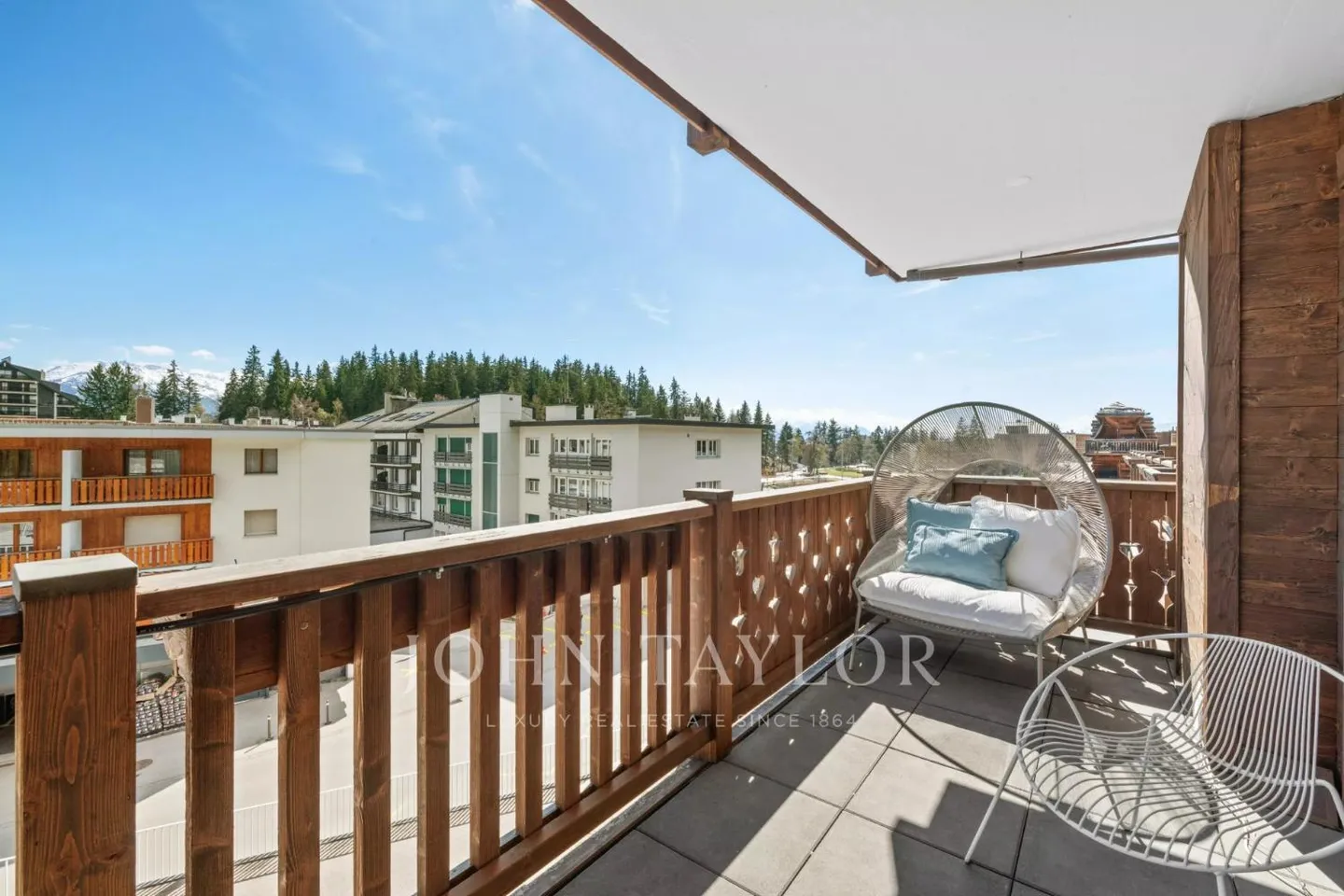 Nel cuore di Montana, spazioso appartamento recente con 4 camere da letto, grande balcone - Foto 13 di 13