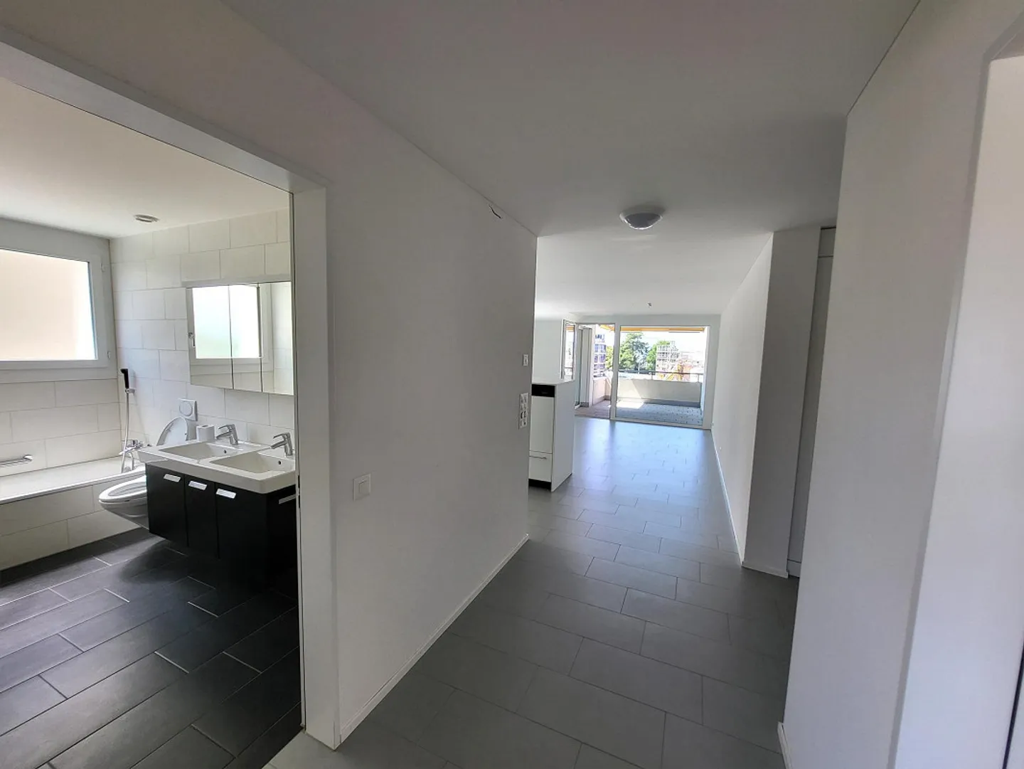 Moderne Wohnung mit Terrasse - Foto 2 von 10