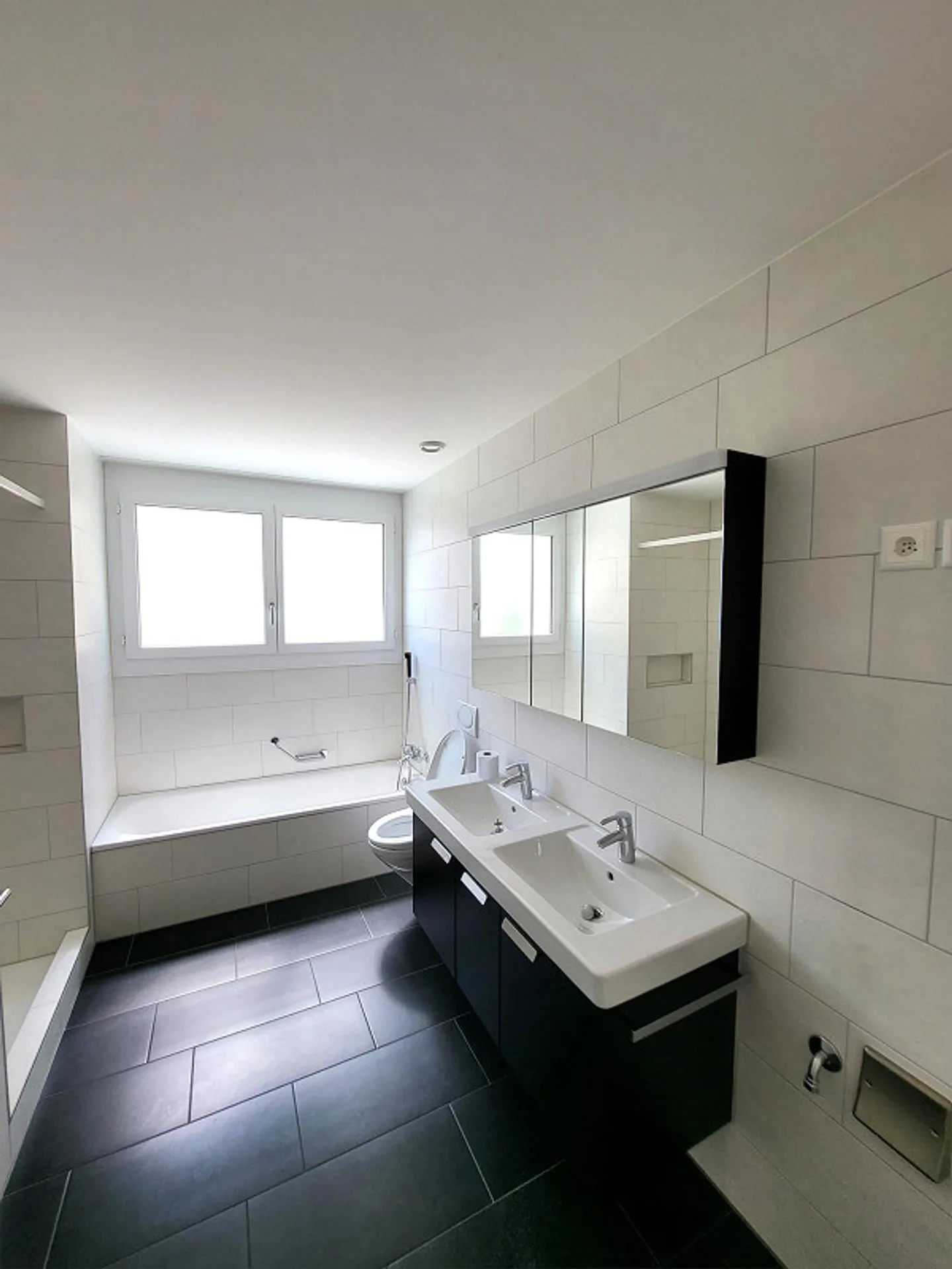 Moderne Wohnung mit Terrasse - Foto 4 von 10