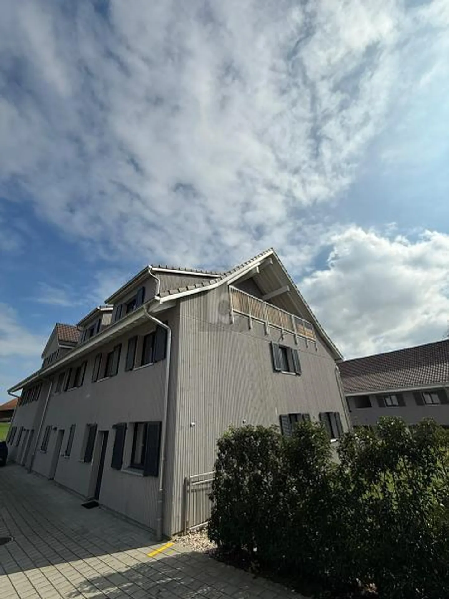 CONFORT MODERNE DANS UN ENVIRONNEMENT VERT - Photo 1 sur 6