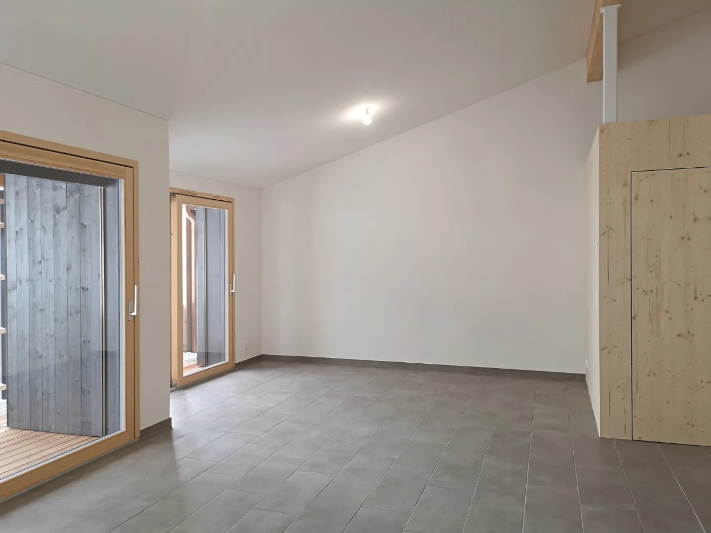 Moderne 2½-Zimmer-Wohnung im letzten Stock - Photo 4 of 7