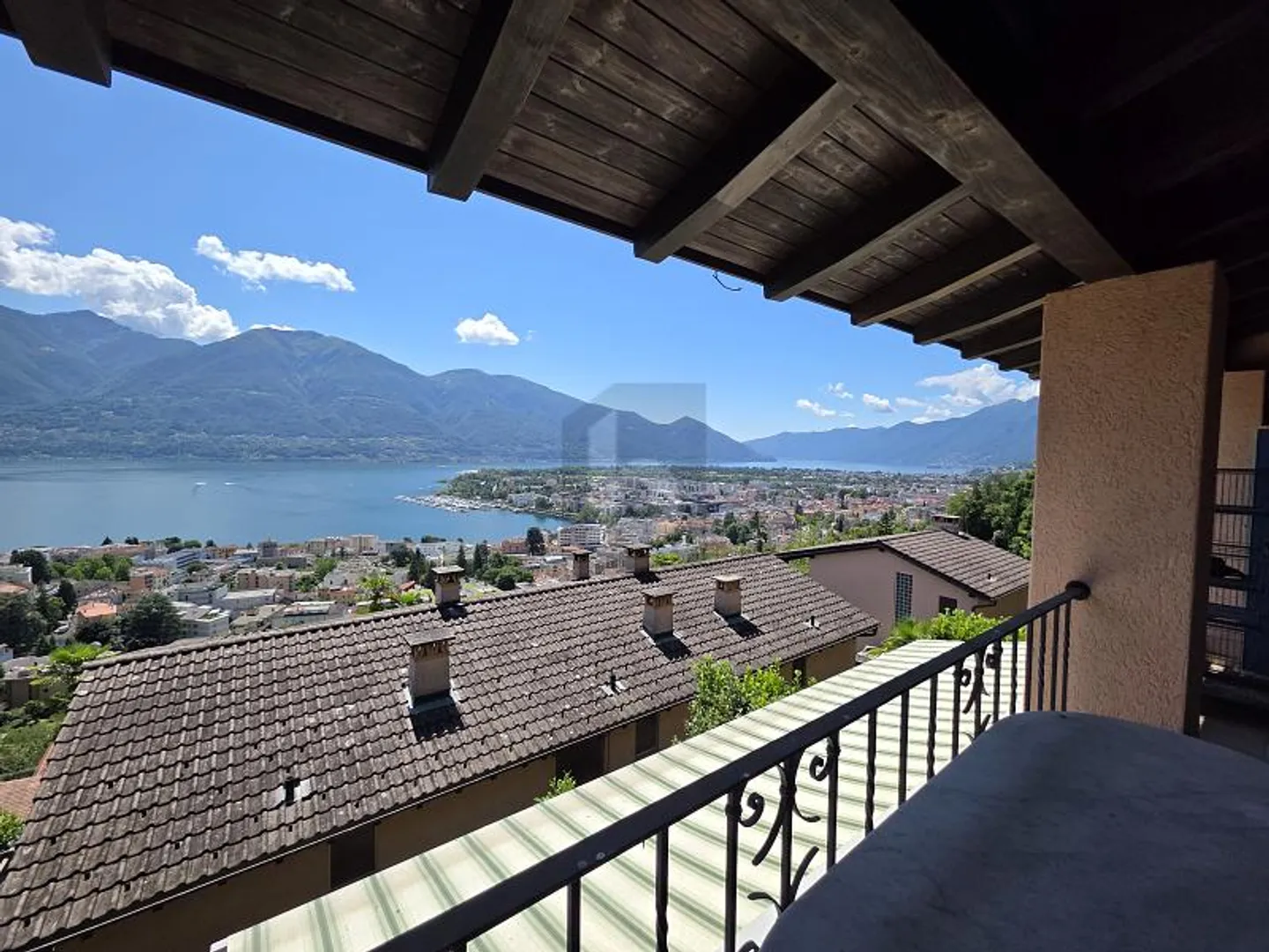Casa Familiare Incantevole a Muralto - Foto 1 di 6