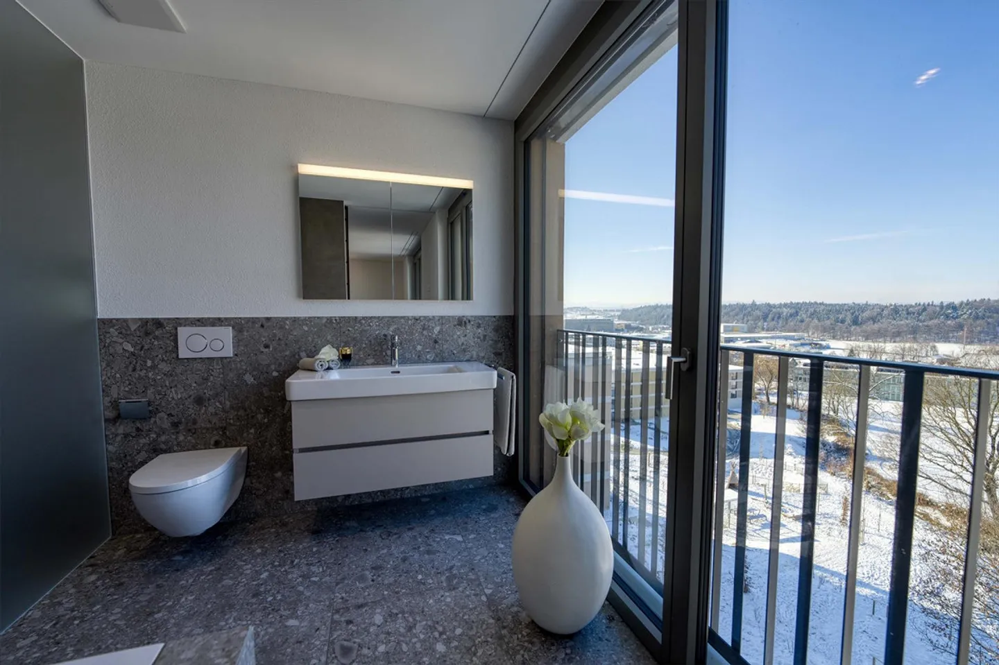 Gehobene 4.5-Zimmer Attikawohnung mit beeindruckender Fernsicht - Foto 6 von 9