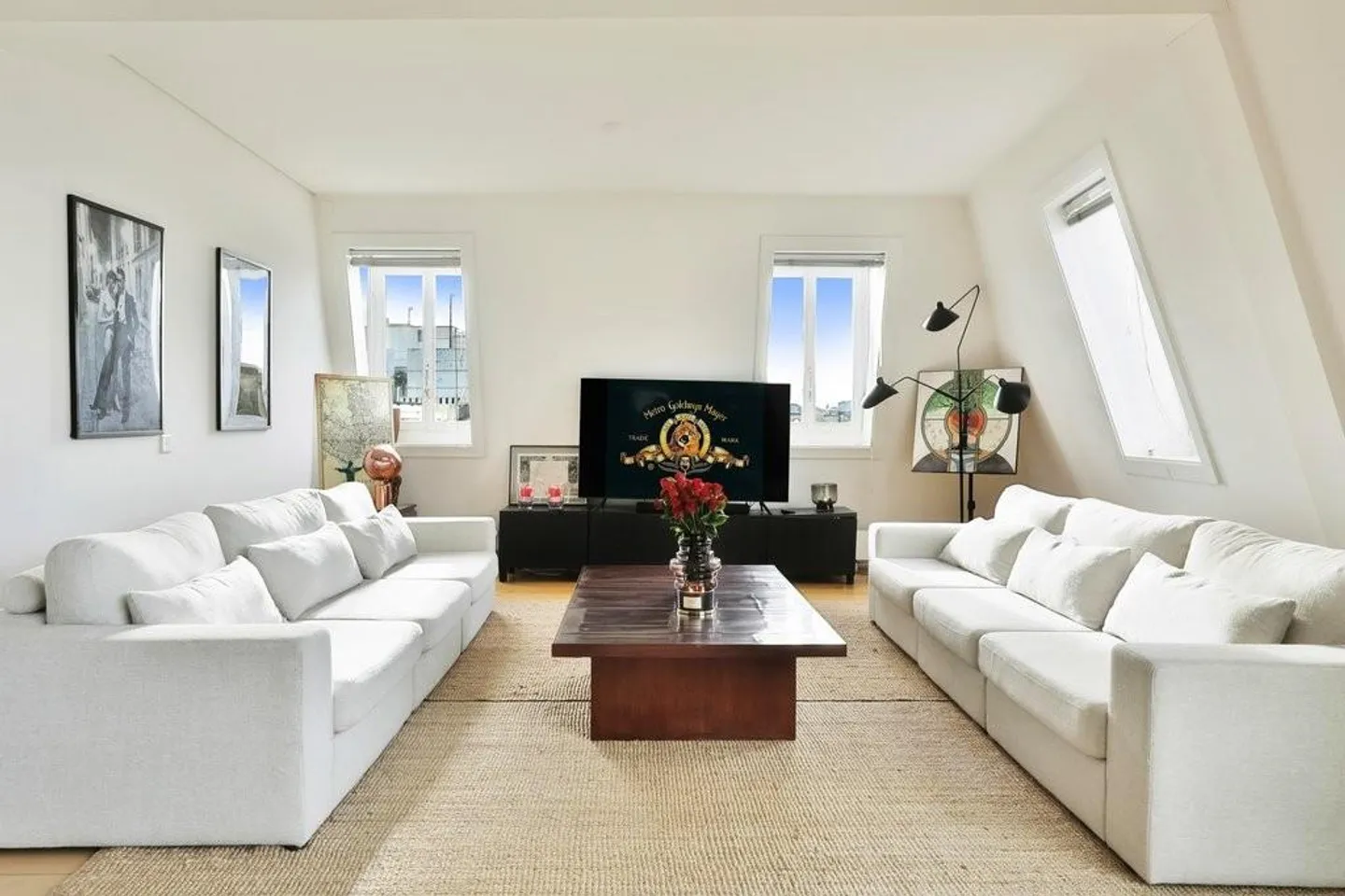 Magnificent 7-room penthouse in the city center - Photo 3 of 10