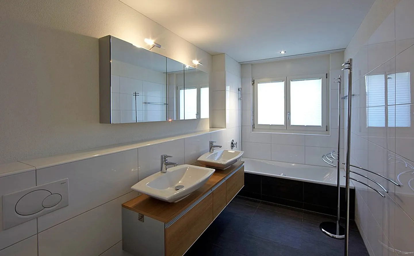 Challenging and flexible living in a sought-after location! - Photo 4 of 9