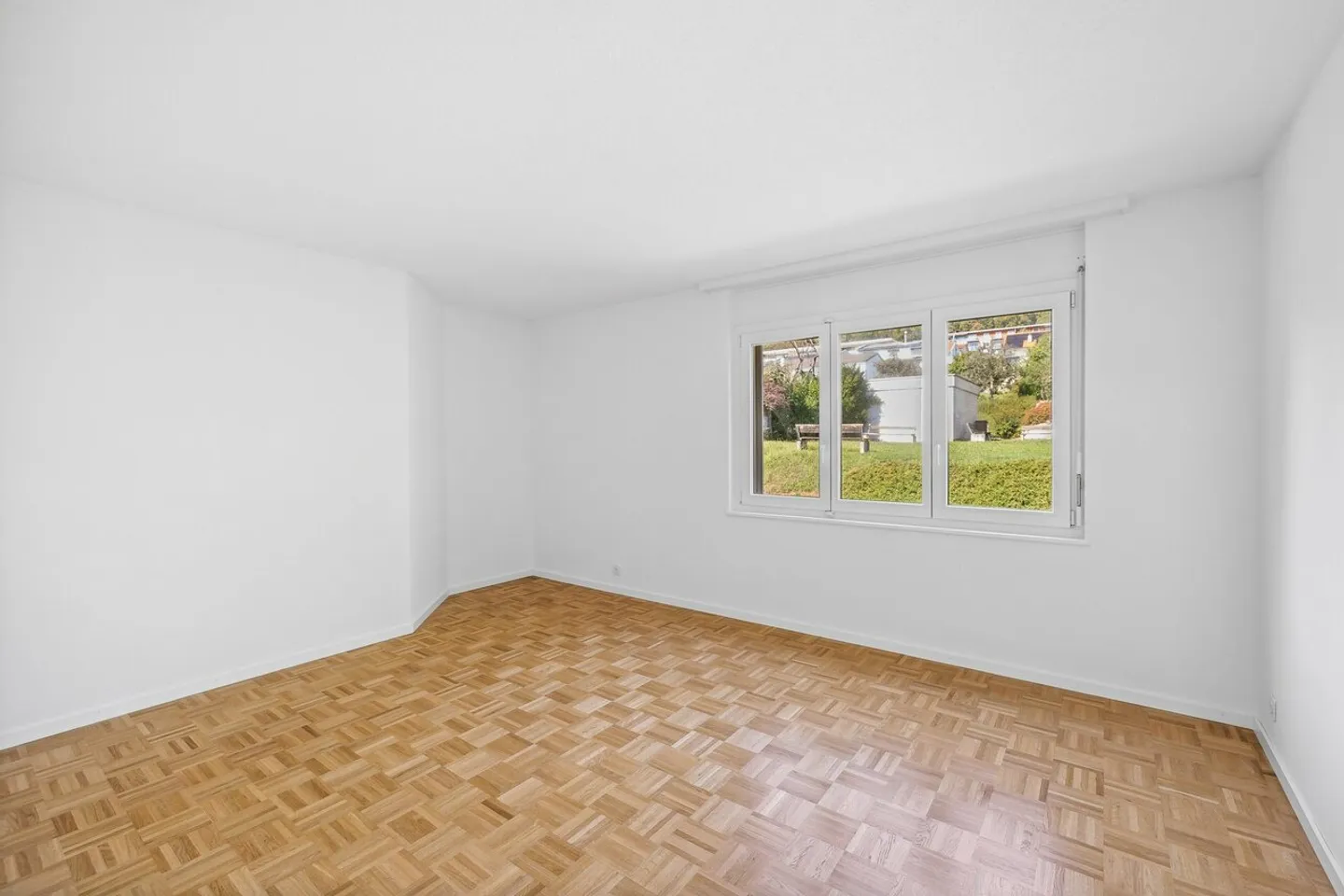 2.5 room apartment for rent in a very sunny location - Photo 8 of 11