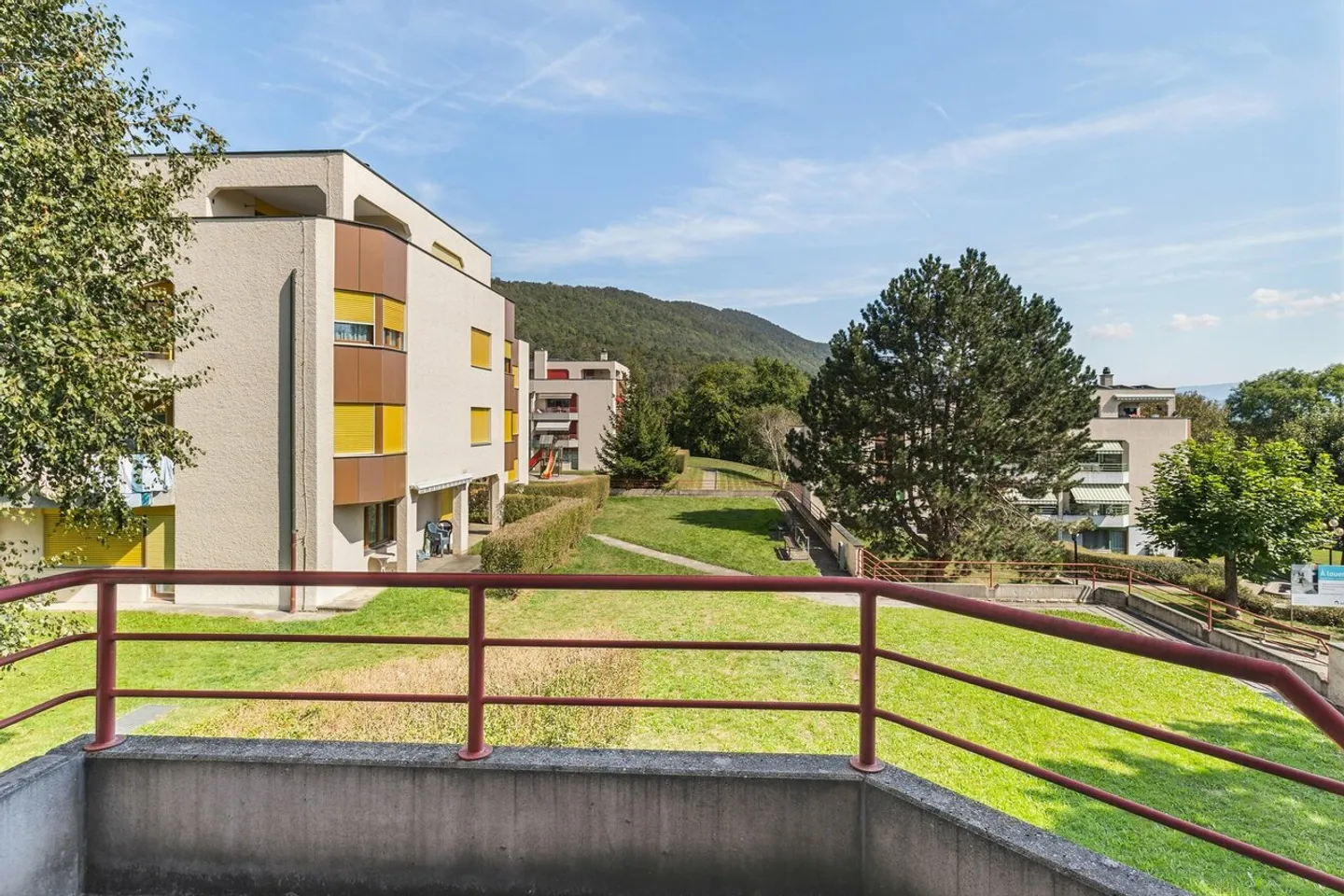 2.5 room apartment for rent in a very sunny location - Photo 10 of 11