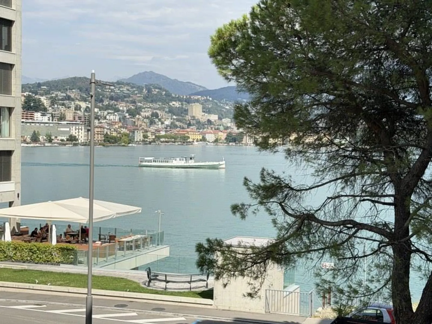 2,5 PIÈCES AVEC TERRASSE ET VUE PARTIELLE SUR LE LAC - PARADISO - Photo 1 sur 12