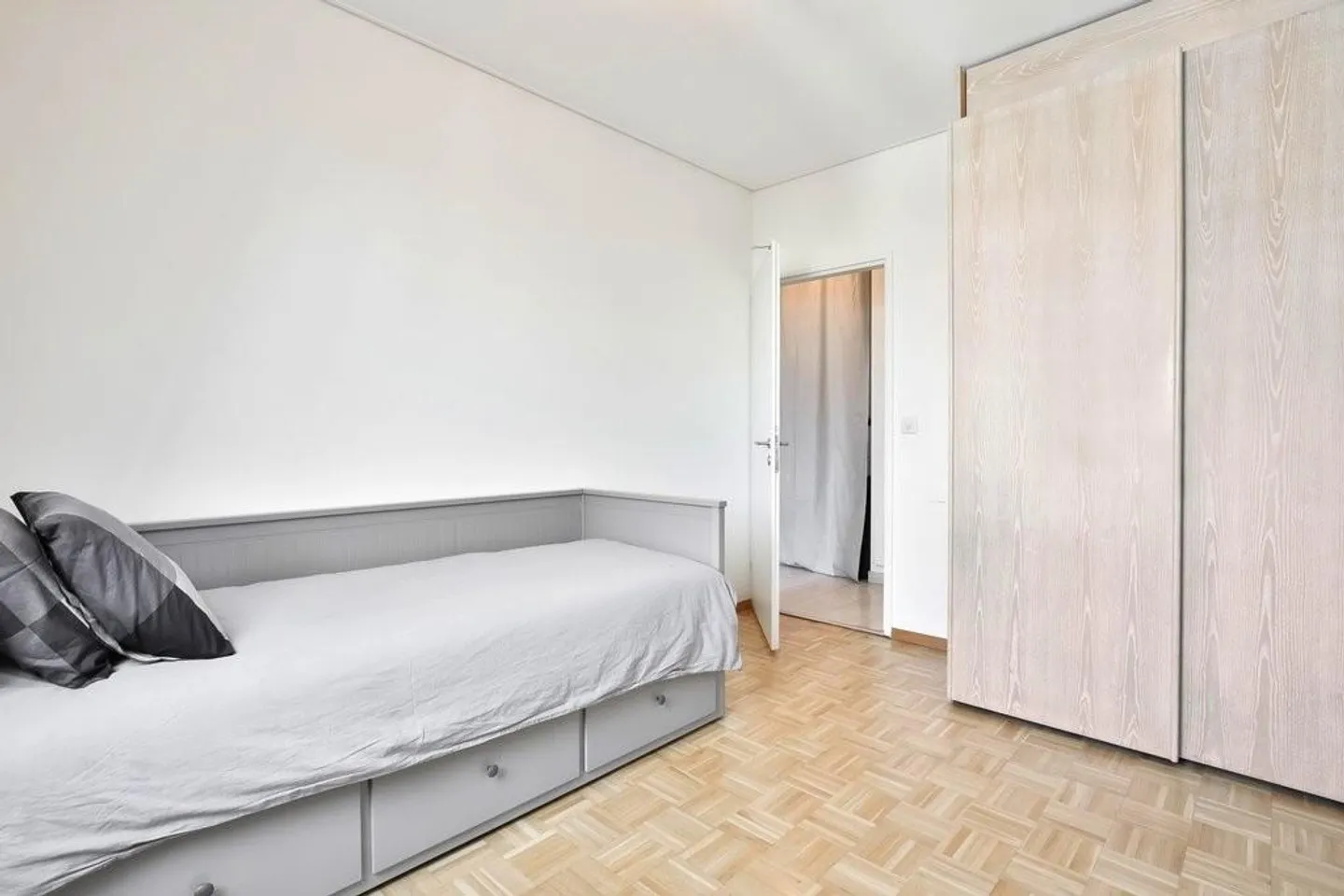 Magnificent 7-room penthouse in the city center - Photo 8 of 10