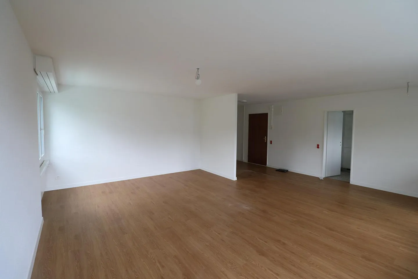Helle 4-Zimmerwohnung mit Balkon - Foto 2 von 12