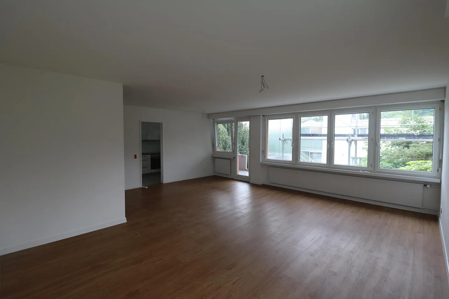 Helle 4-Zimmerwohnung mit Balkon - Foto 3 von 12