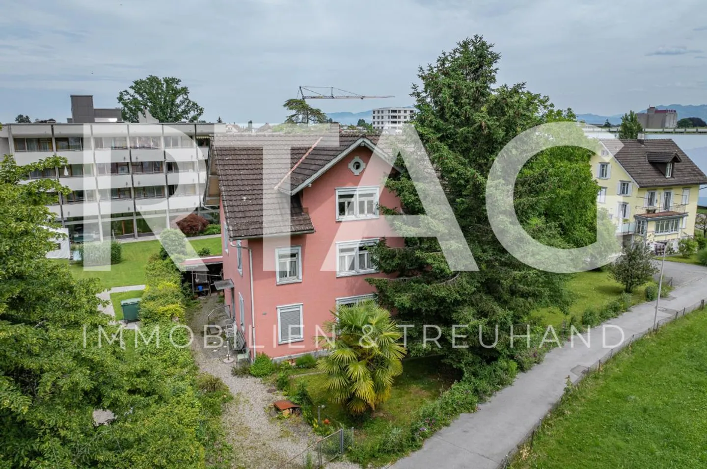 Casa trifamiliare - Foto 1 di 9