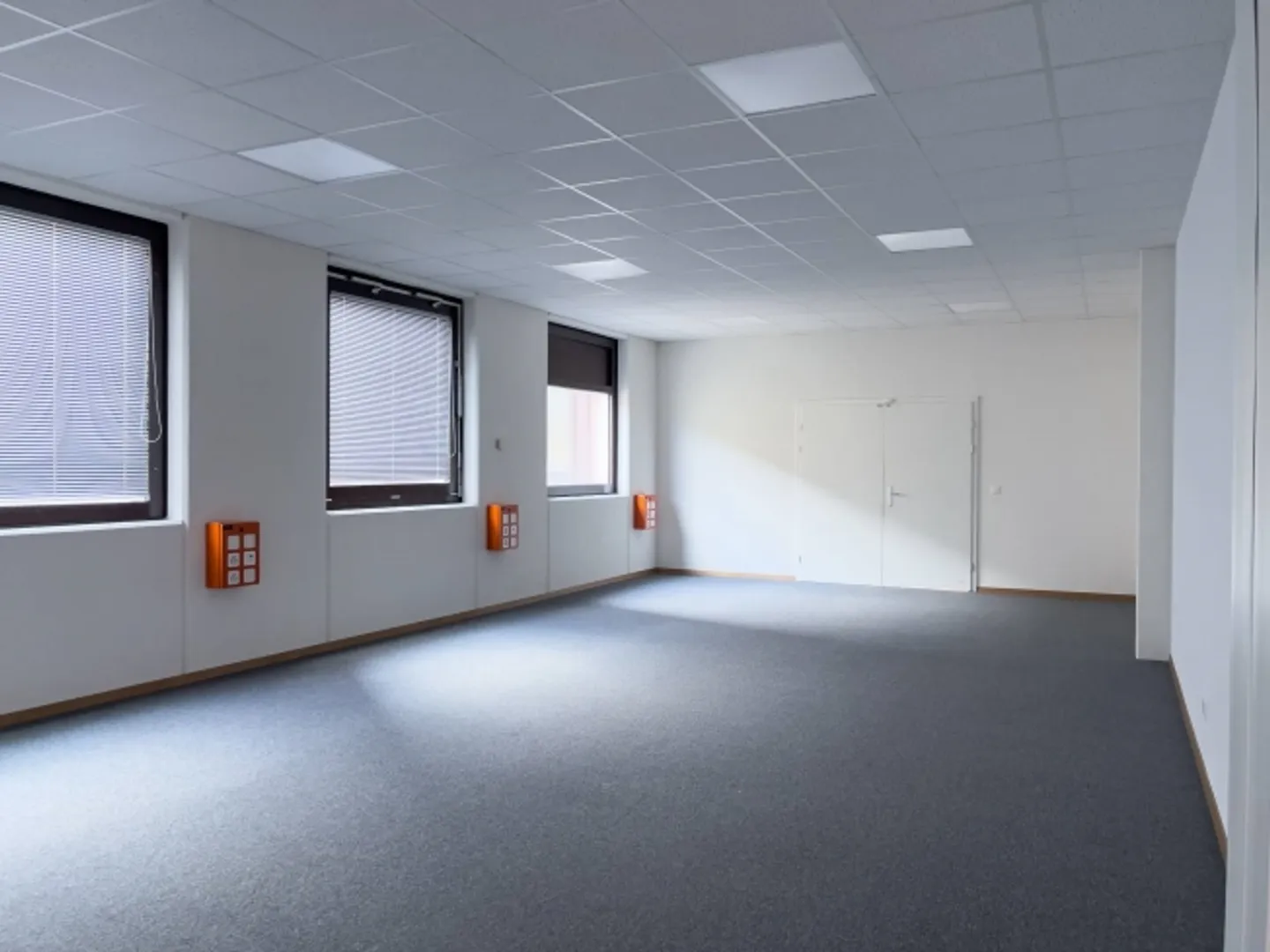 «Büros, Verwaltungsräume von 400m2 zu vermieten in Satigny» - Foto 3 von 7