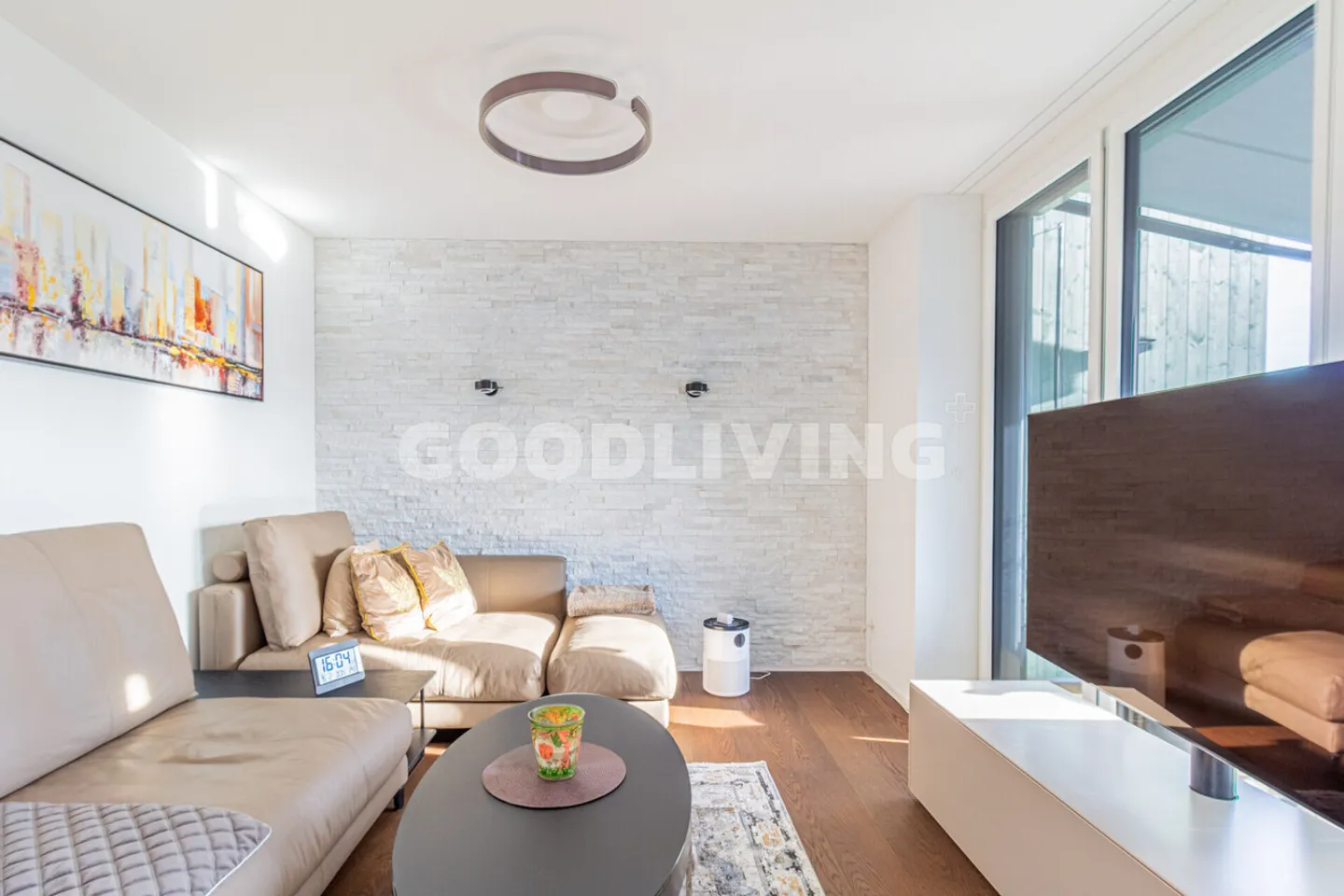 Modern Maisonette with Views - Photo 2 of 7