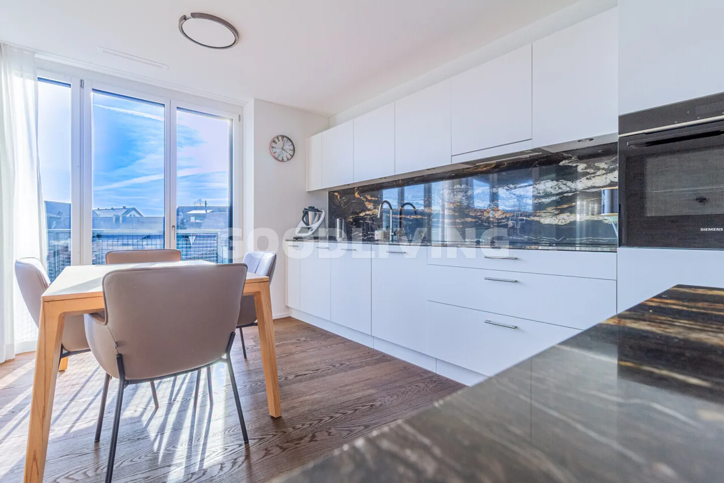 Modern Maisonette with Views - Photo 4 of 7
