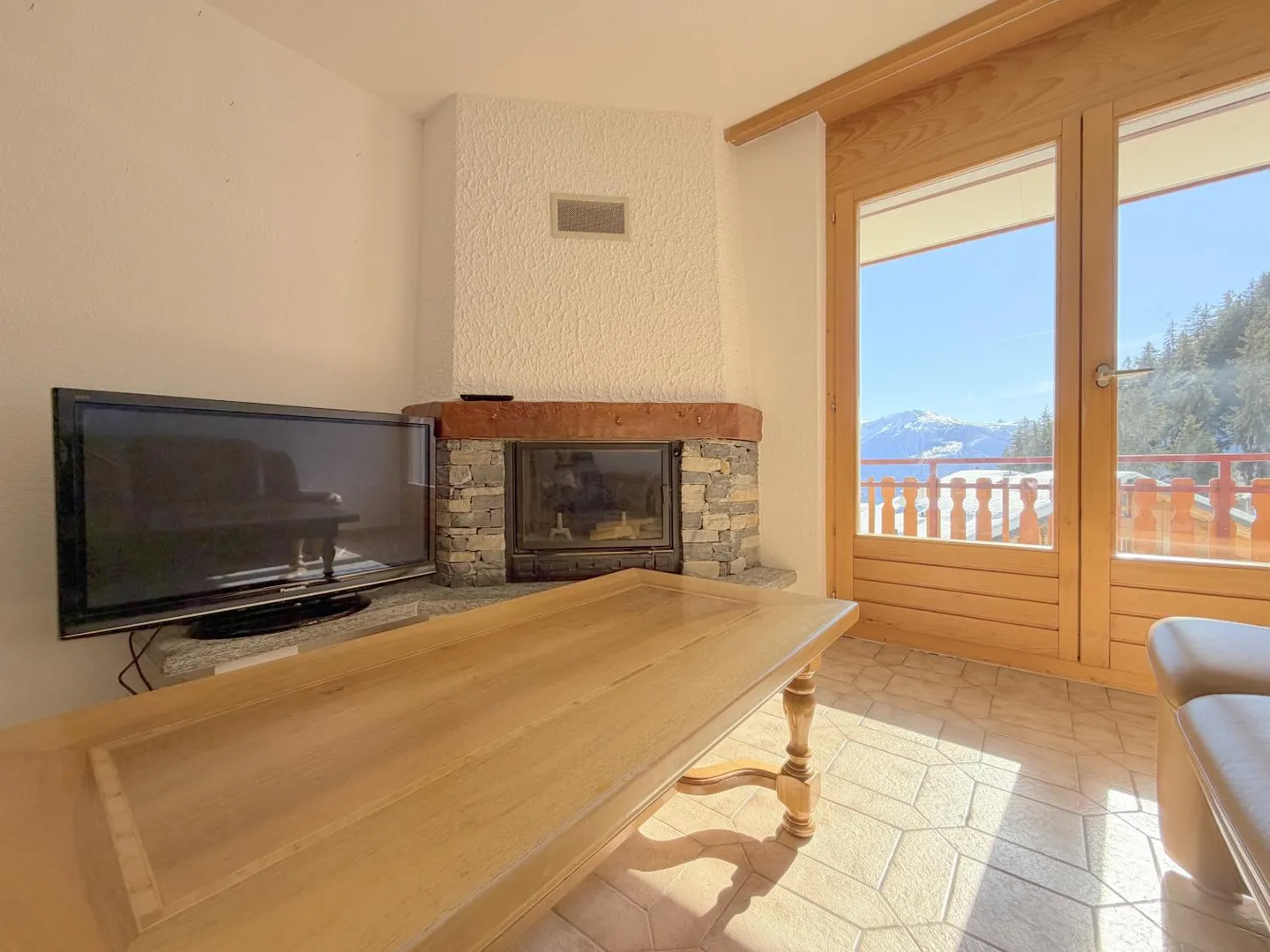 Appartement Charmant avec Vue Montagne - Photo 3 sur 13