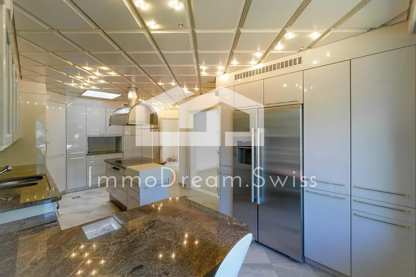 Charming Maisonette Apartment - Photo 6 of 13