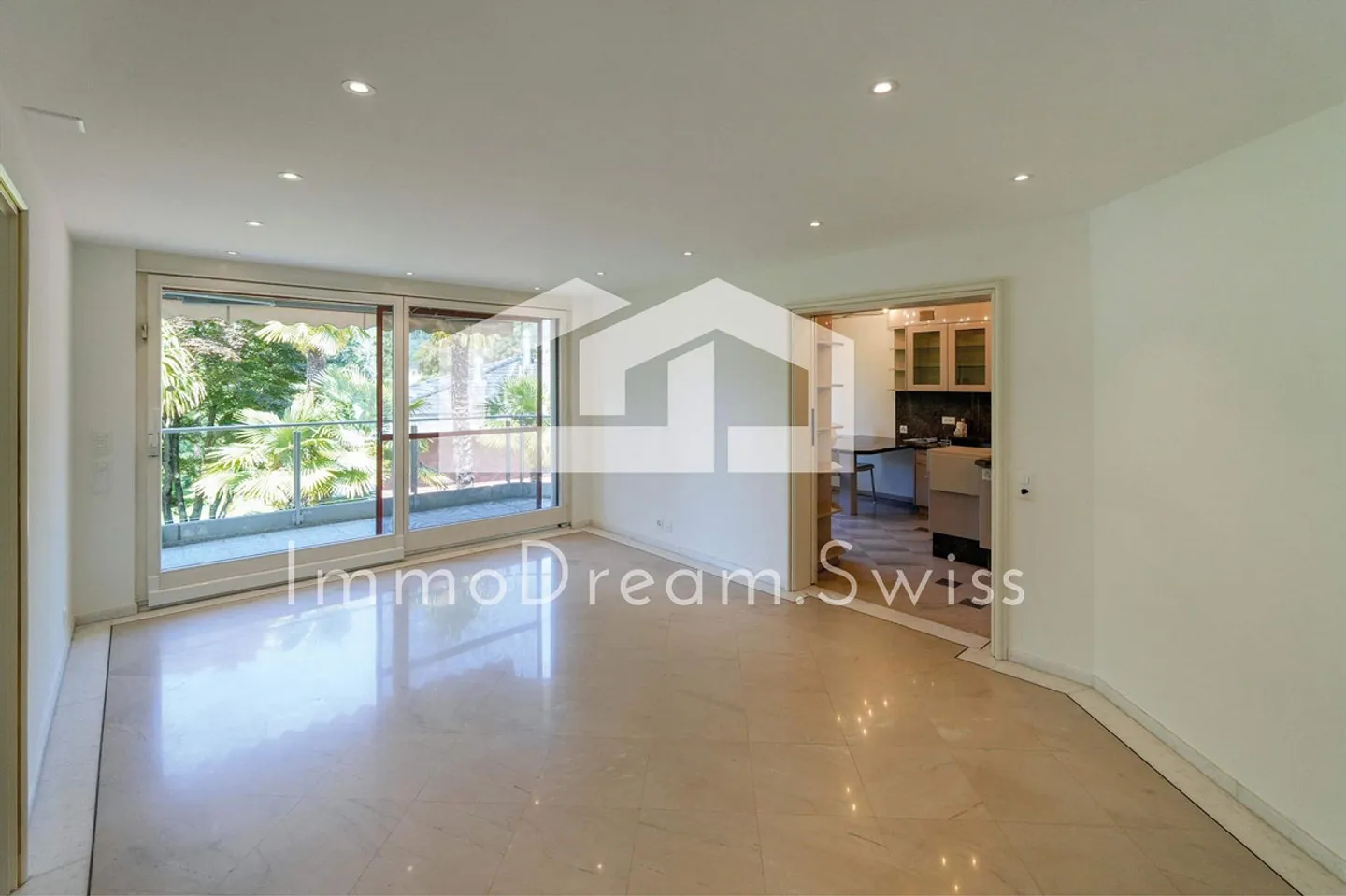 Charming Maisonette Apartment - Photo 7 of 13