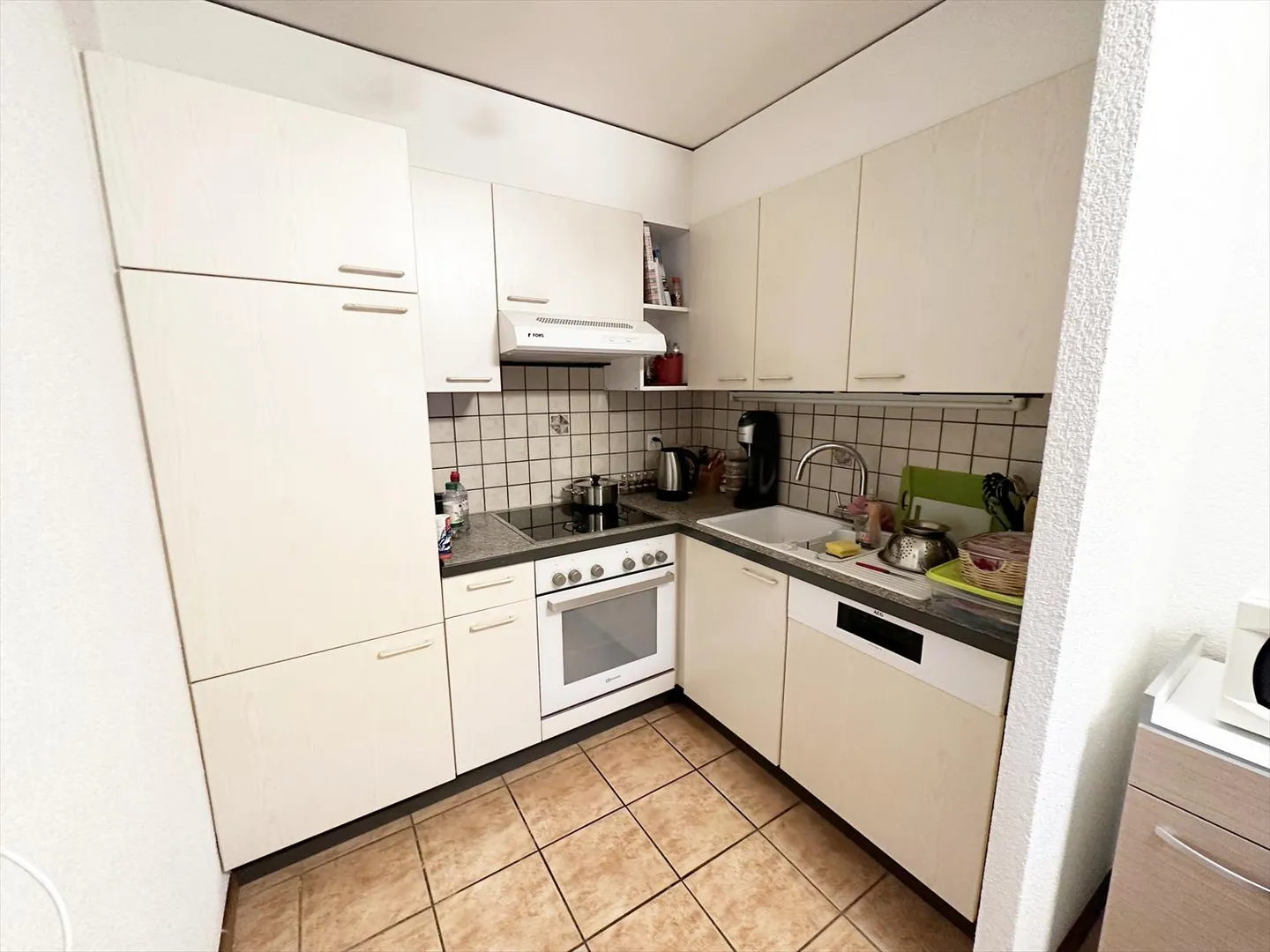 St-Léonard, 2.5-room apartment near the underground lake without parking - Photo 5 of 9