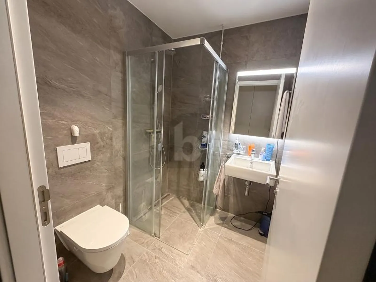 ELEGANT, MODERN AND MINERGIE - Photo 4 of 6