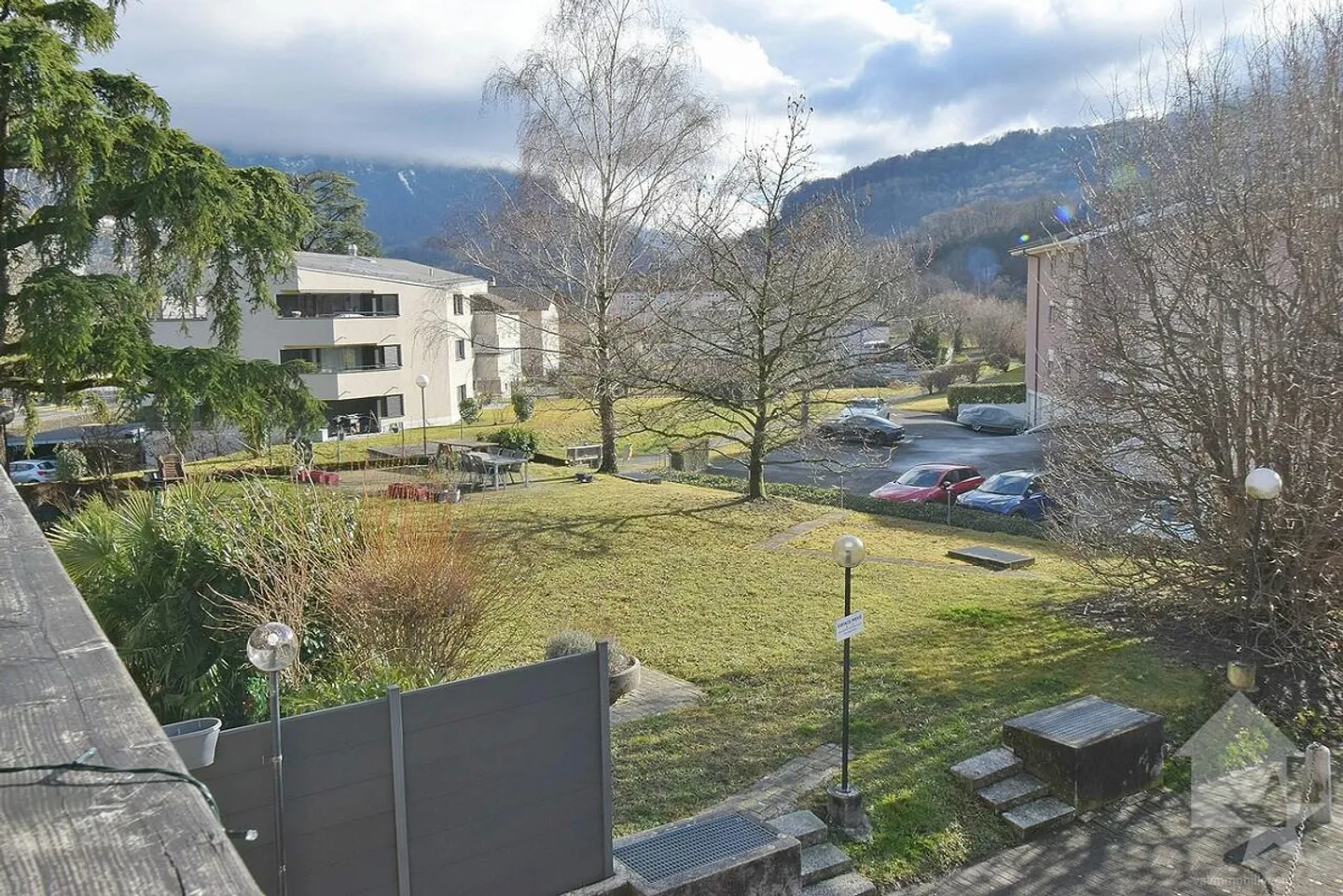 Schöne 5,5 Zimmer, geräumig, renoviert und einschließlich 2 Parkplätze - Foto 2 von 16