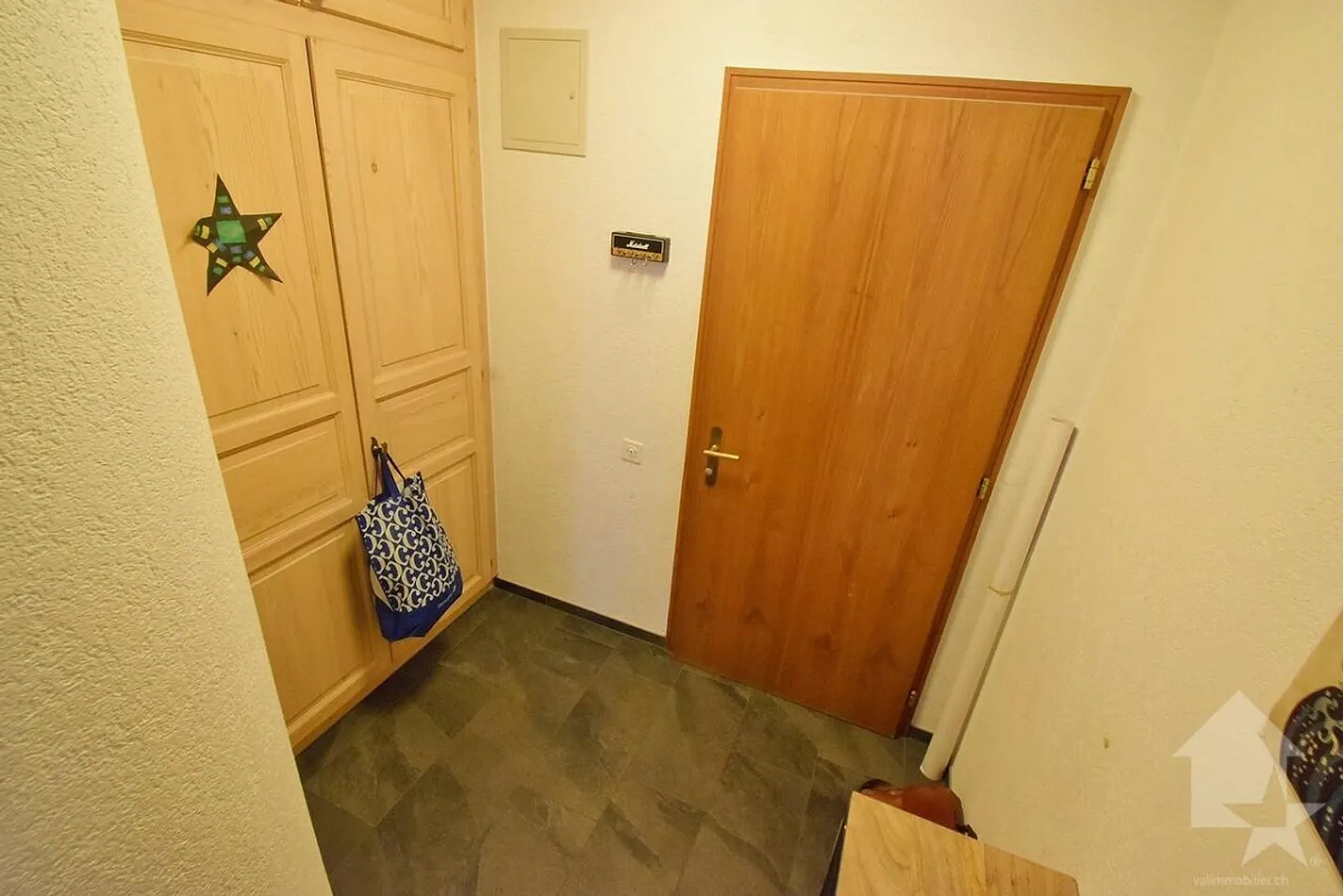 Schöne 5,5 Zimmer, geräumig, renoviert und einschließlich 2 Parkplätze - Foto 8 von 16