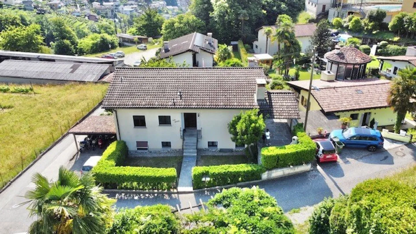 CONTRA - LARGE INDEPENDENT APARTMENT OF 5.5 ROOMS FOR SALE - Photo 2 of 28