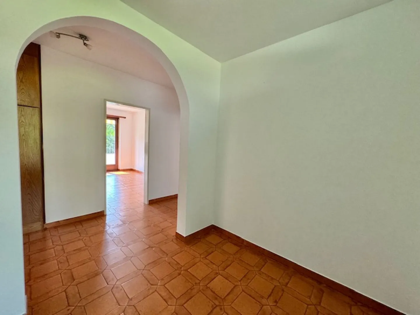 CONTRA - LARGE INDEPENDENT APARTMENT OF 5.5 ROOMS FOR SALE - Photo 7 of 28