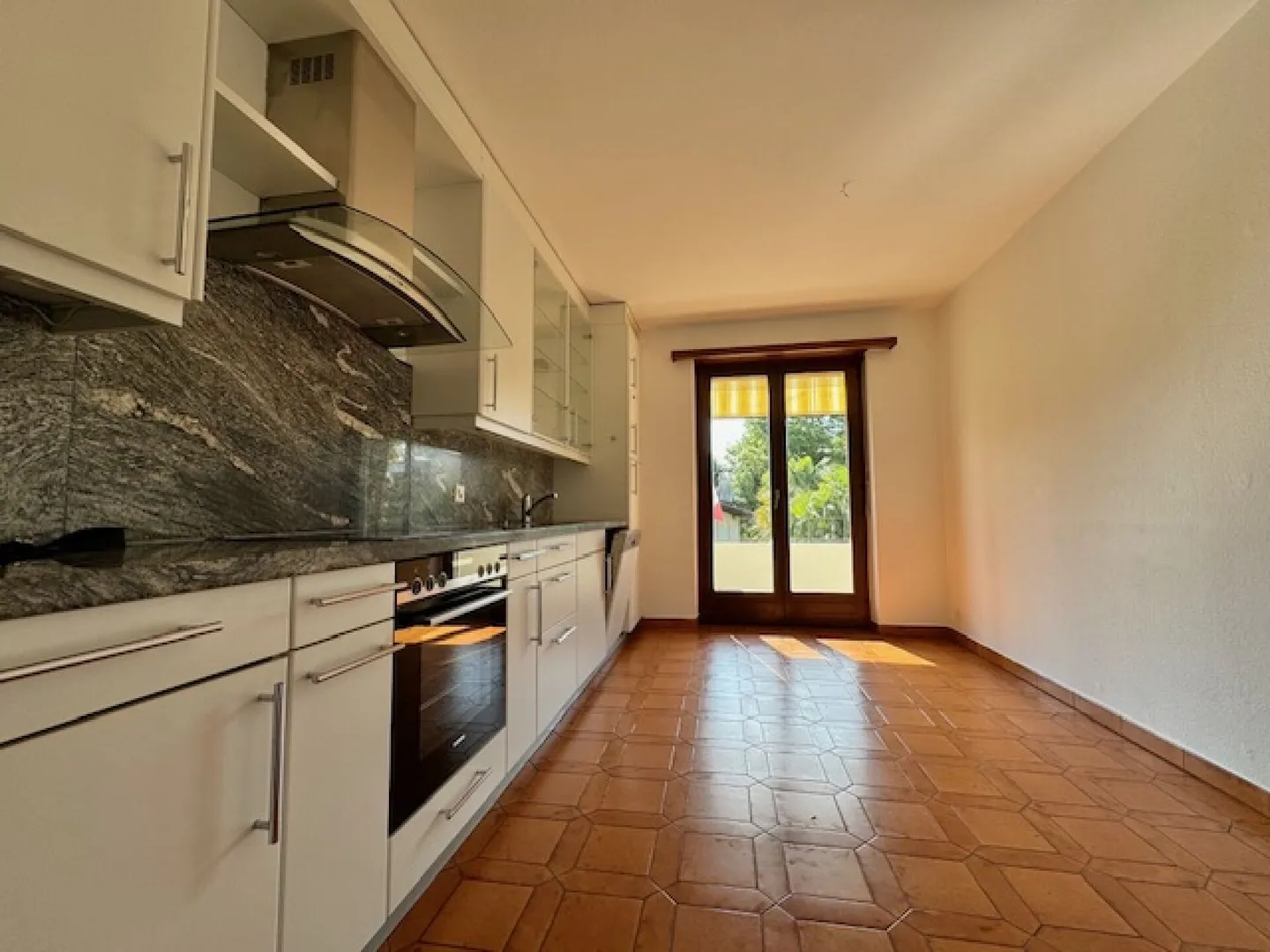 CONTRA - LARGE INDEPENDENT APARTMENT OF 5.5 ROOMS FOR SALE - Photo 8 of 28