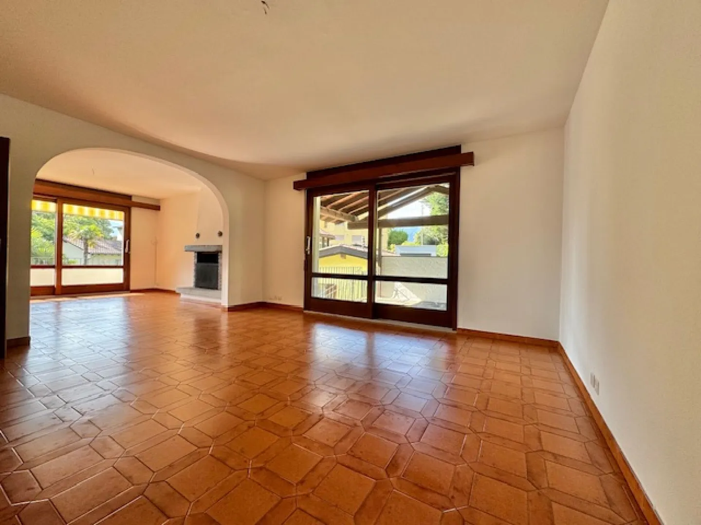 CONTRA - LARGE INDEPENDENT APARTMENT OF 5.5 ROOMS FOR SALE - Photo 10 of 28