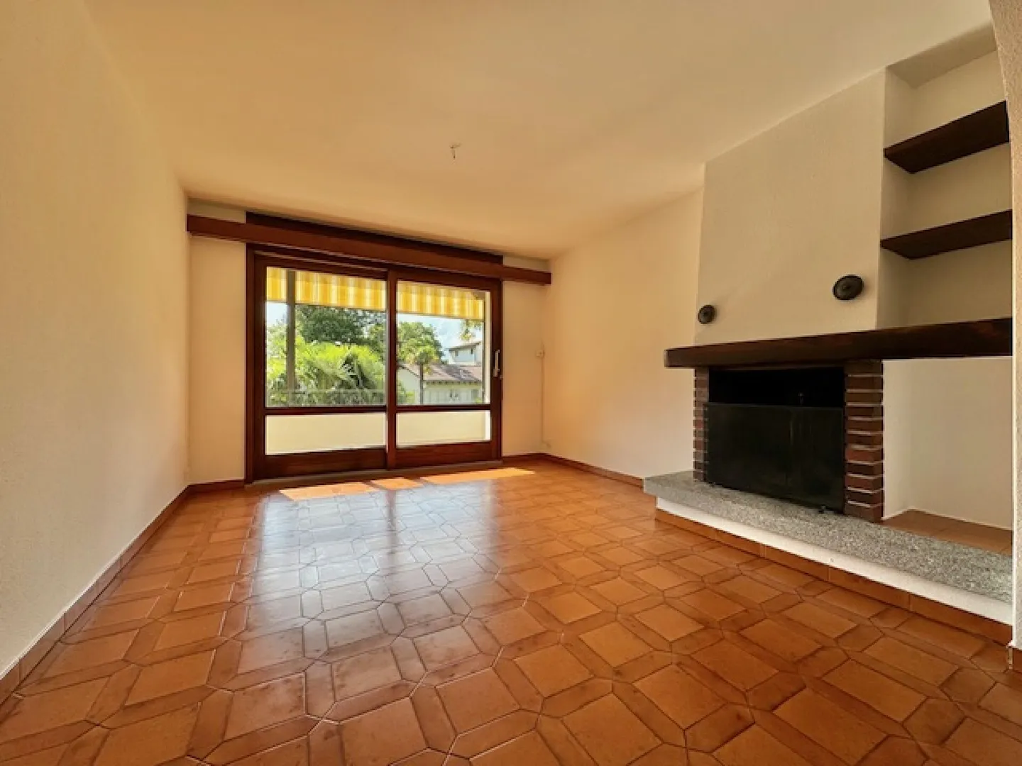 CONTRA - LARGE INDEPENDENT APARTMENT OF 5.5 ROOMS FOR SALE - Photo 13 of 28