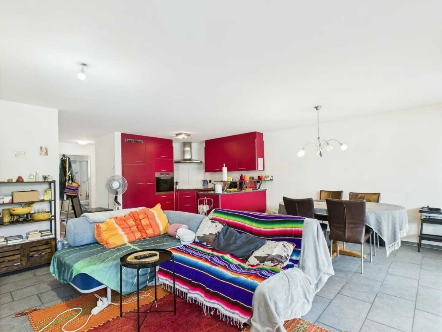 Casa spaziosa e tranquilla con un giardino d'inverno luminoso per rilassarsi. - Foto 3 di 12