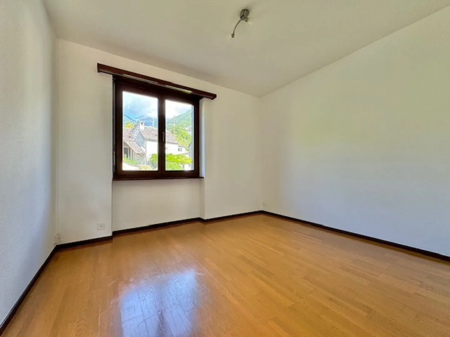 CONTRA - LARGE INDEPENDENT APARTMENT OF 5.5 ROOMS FOR SALE - Photo 16 of 28
