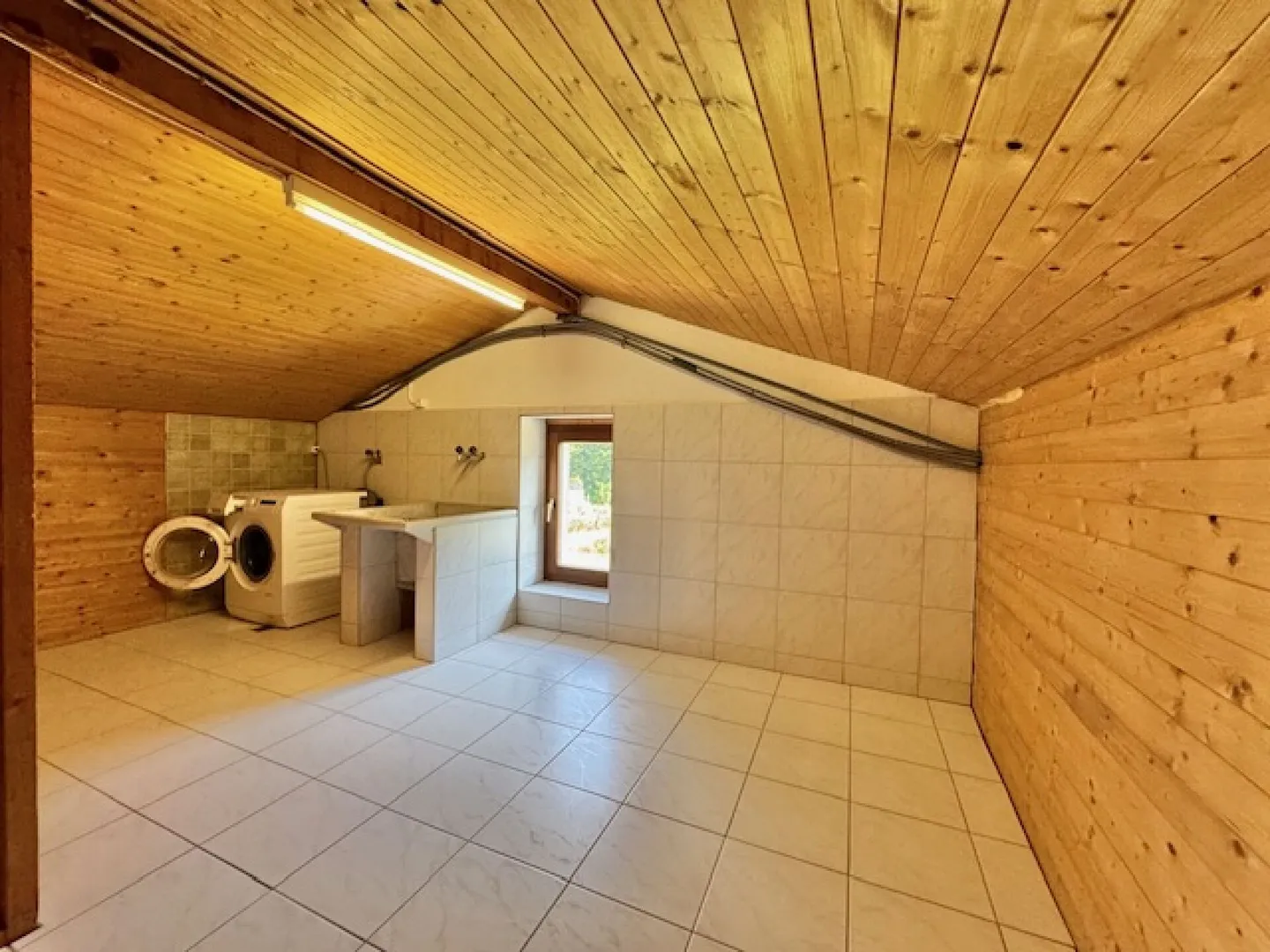 CONTRA - LARGE INDEPENDENT APARTMENT OF 5.5 ROOMS FOR SALE - Photo 19 of 28