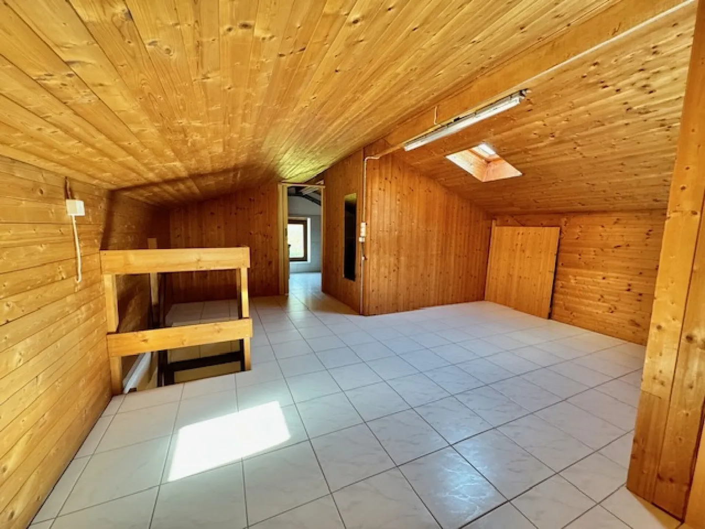 CONTRA - LARGE INDEPENDENT APARTMENT OF 5.5 ROOMS FOR SALE - Photo 21 of 28