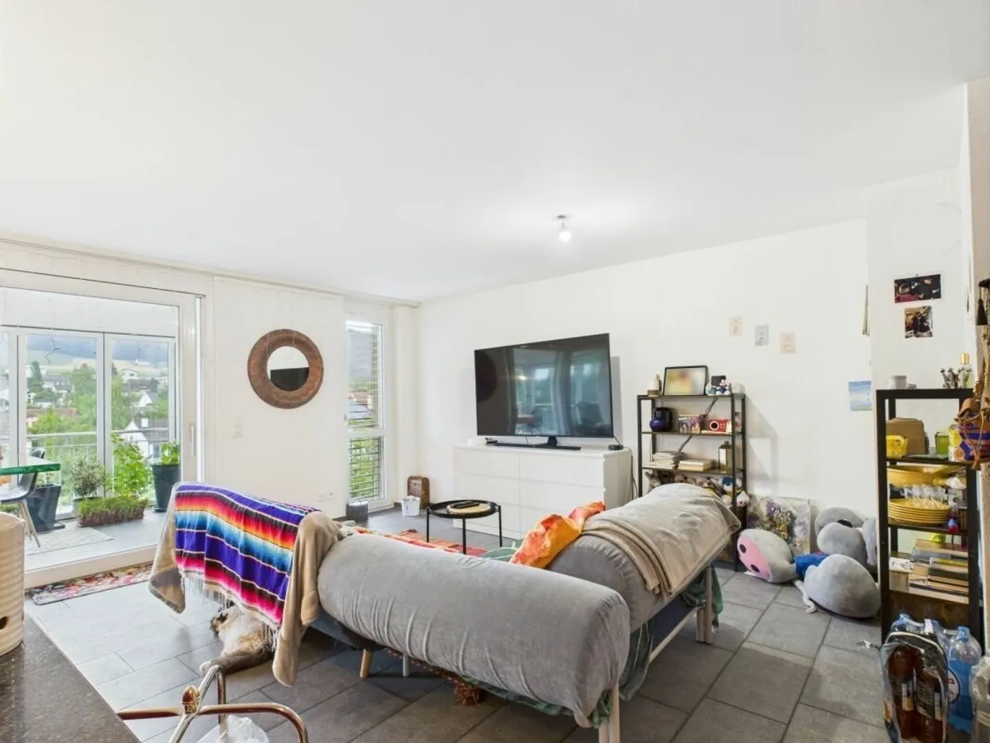 Casa spaziosa e tranquilla con un giardino d'inverno luminoso per rilassarsi. - Foto 6 di 12