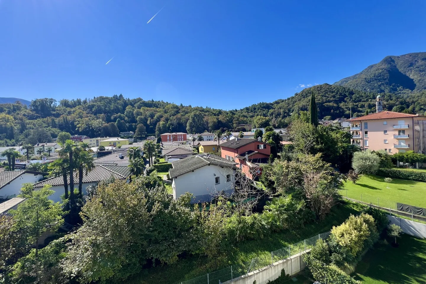 VENDU !!! Appartement penthouse exclusif avec grande terrasse et vue magnifique sur la verdure - Photo 2 sur 35