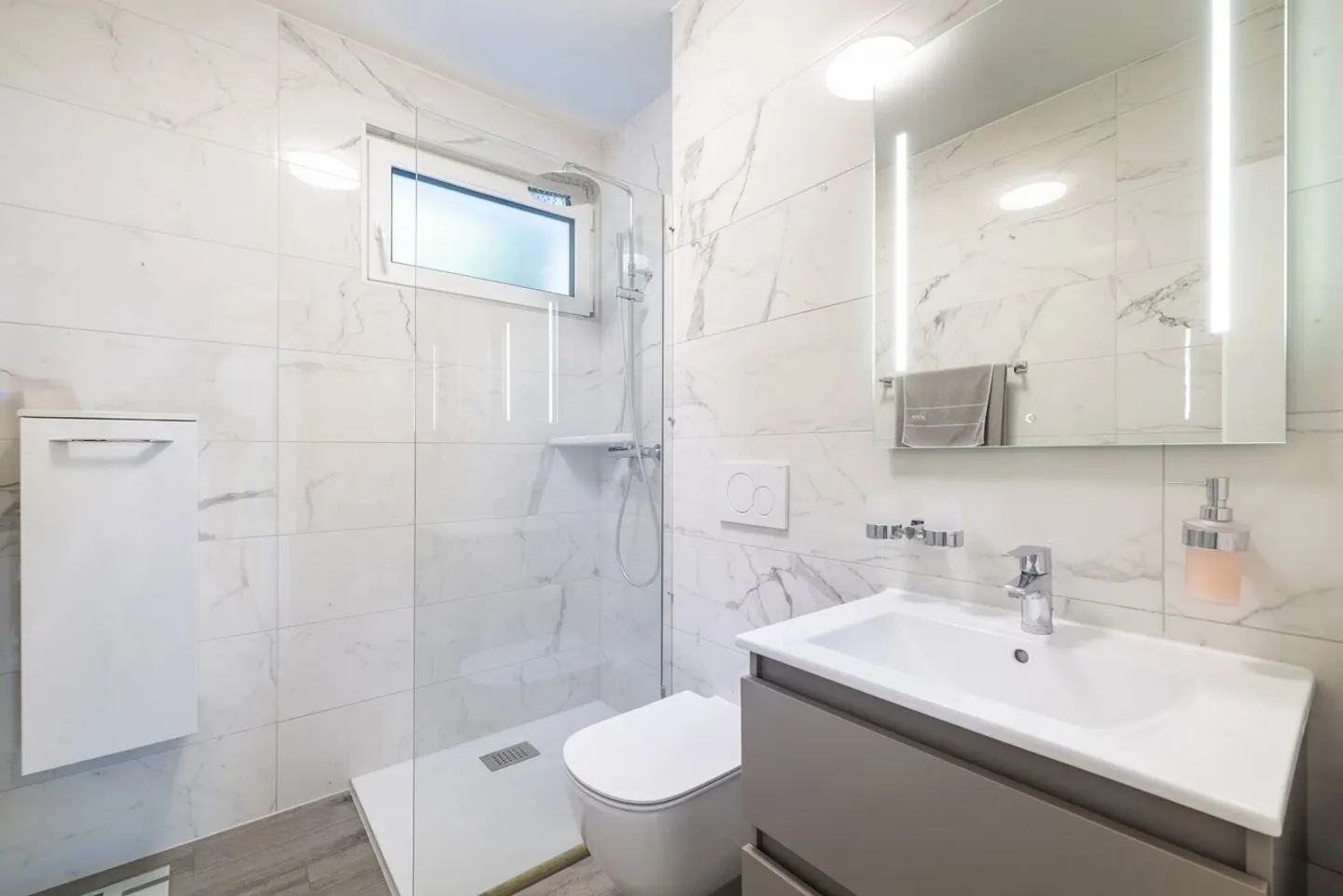 Wunderschöner Blick auf den Genfersee für diese zeitgenössische 3,5-Zimmer-Wohnung - Foto 9 von 13