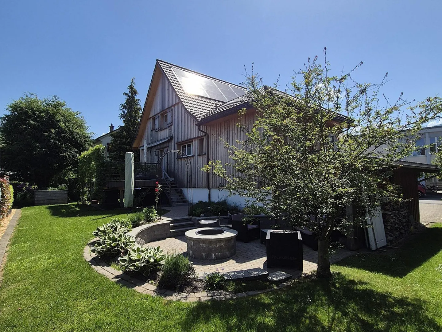 Single-family house with garage, carport and beautifully designed garden - Photo 13 of 16