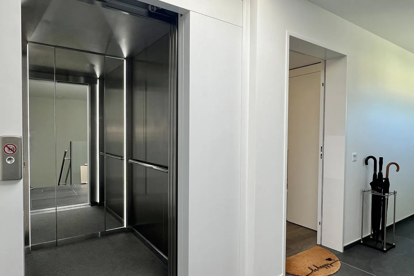 VENDU !!! Appartement penthouse exclusif avec grande terrasse et vue magnifique sur la verdure - Photo 30 sur 35