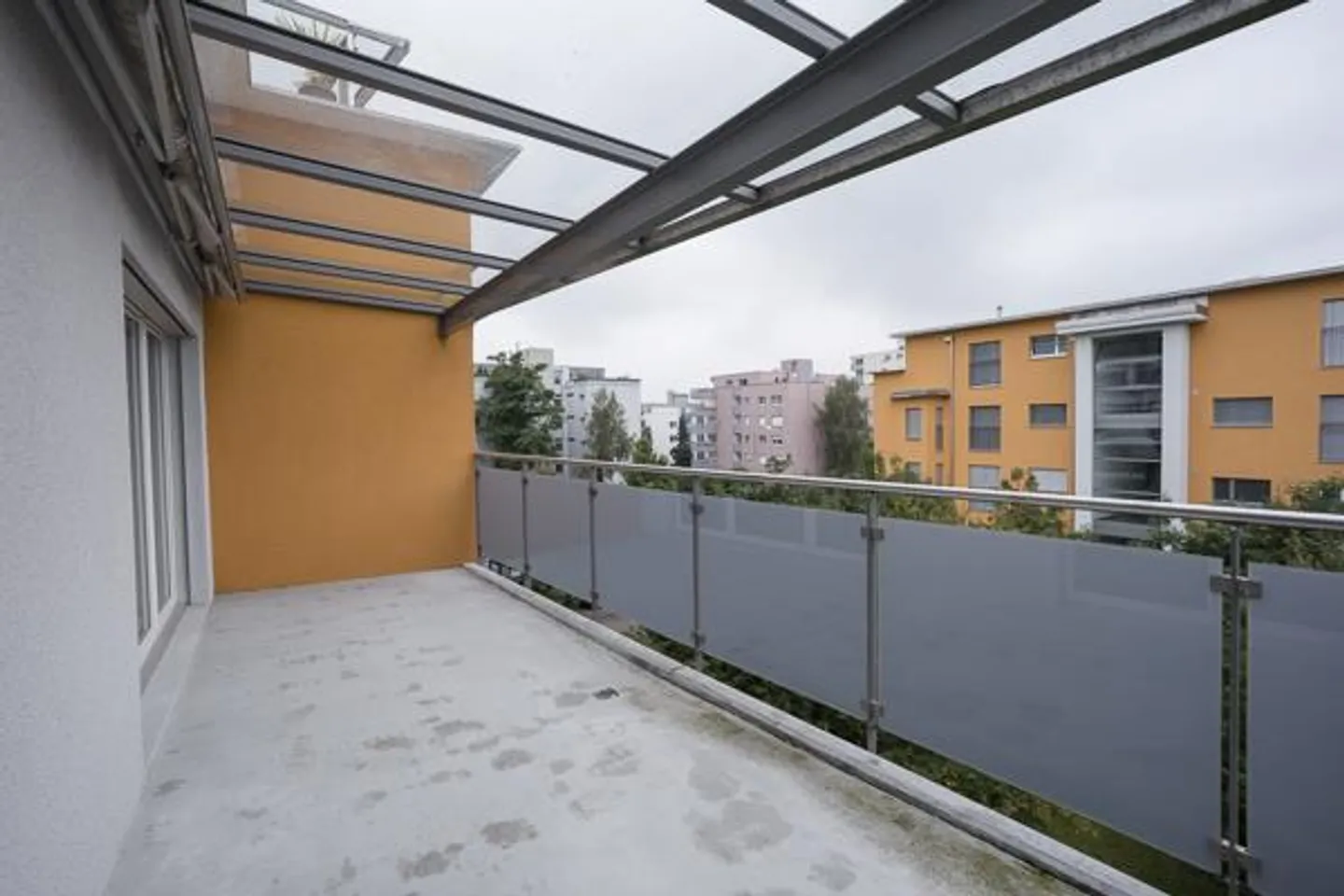 Spacious Apartment with Balcony - Photo 8 of 8